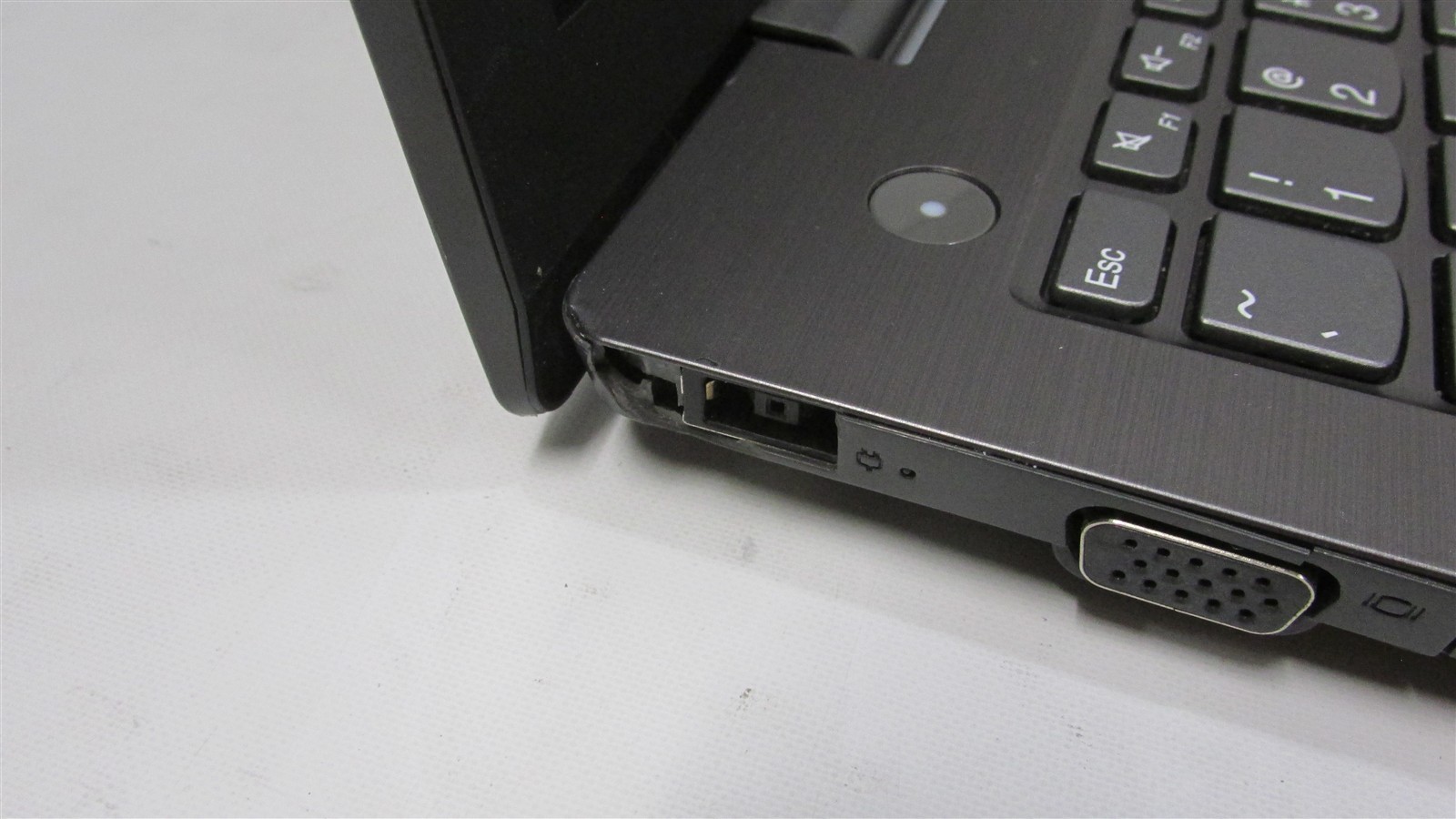Lenovo V330-15IKB i5-7200U 2.5GHz 8GB RAM 128GB m.2 500GB HDD 14″ W10Pro COS DMG