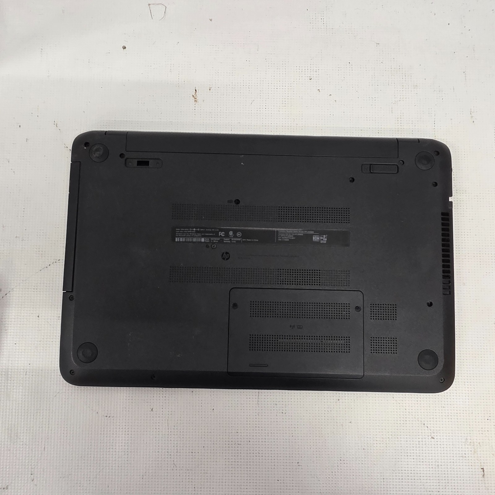 HP 15-f387 AMD A8-7410 R5 2ghz 4GB ran 15.6″ BAD KEYBOARD WONT POWER ON