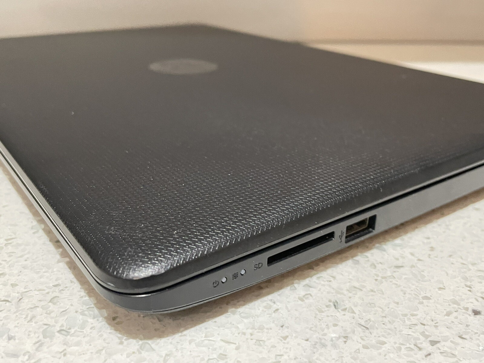 HP Notebook AMD 7th Generation A6-9220 2.50GHz 8GB 1TB HDD 15.6″ 15-bw027au W10