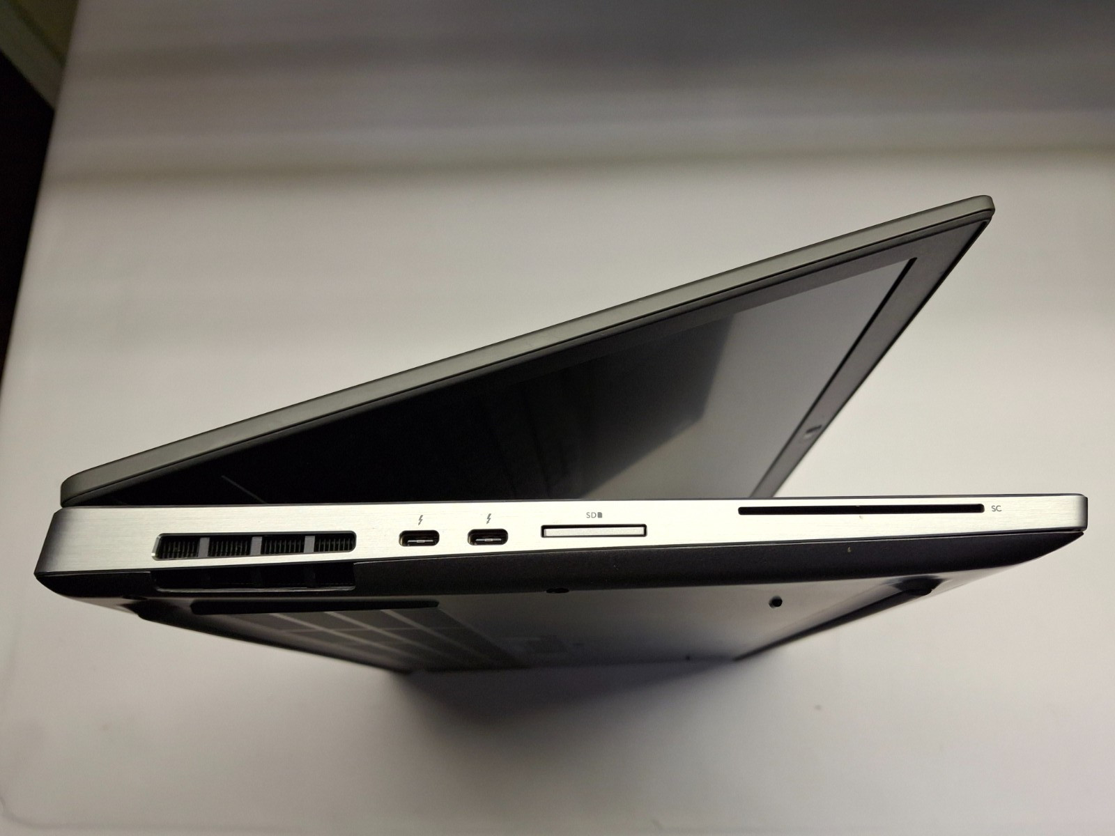 Dell Precision 7540 15.6″ Laptop Core i7-9750H 16GB RAM 256GB SSD WC Wifi Win11P