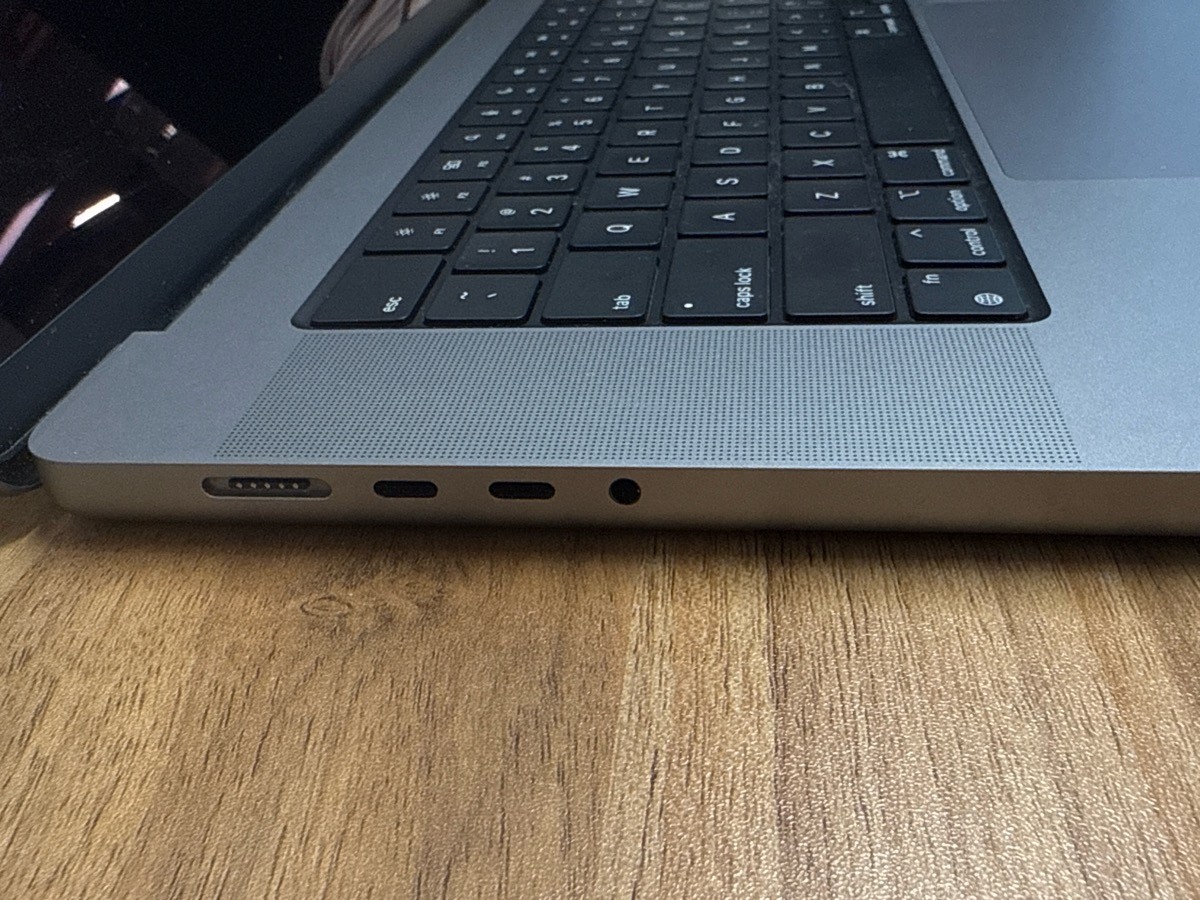 2021 Apple M1 Pro MacBook Pro 16″ 3.20GHz/16GB/512GB SSD – A2485 (TDW039204)