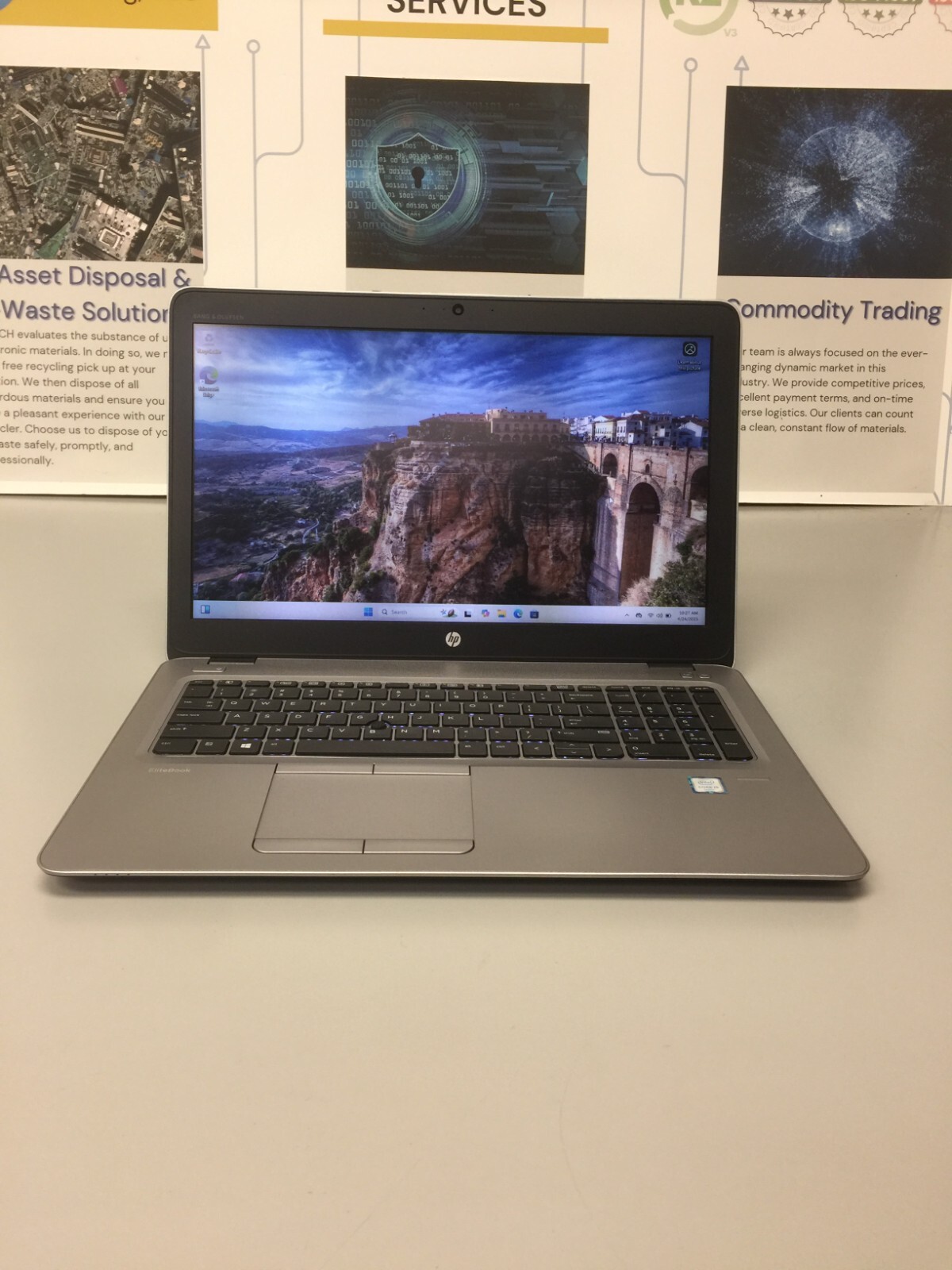 HP EliteBook 850 G3 15.6″ (256GB Core i5 6th gen 2.30GHz 8GB RAM WIN 11 PRO