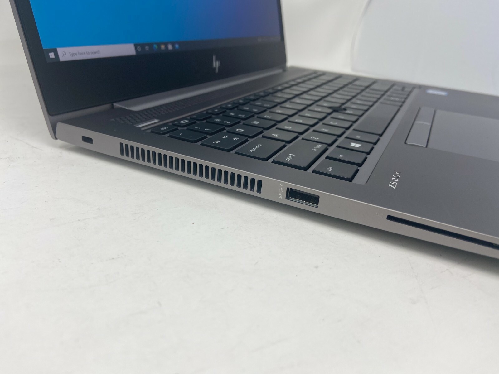 HP ZBook 14u G5 Core i7-8650u 1.9GHz 32GB 256GB SSD 4K Pro WX 3100 Gaming Laptop