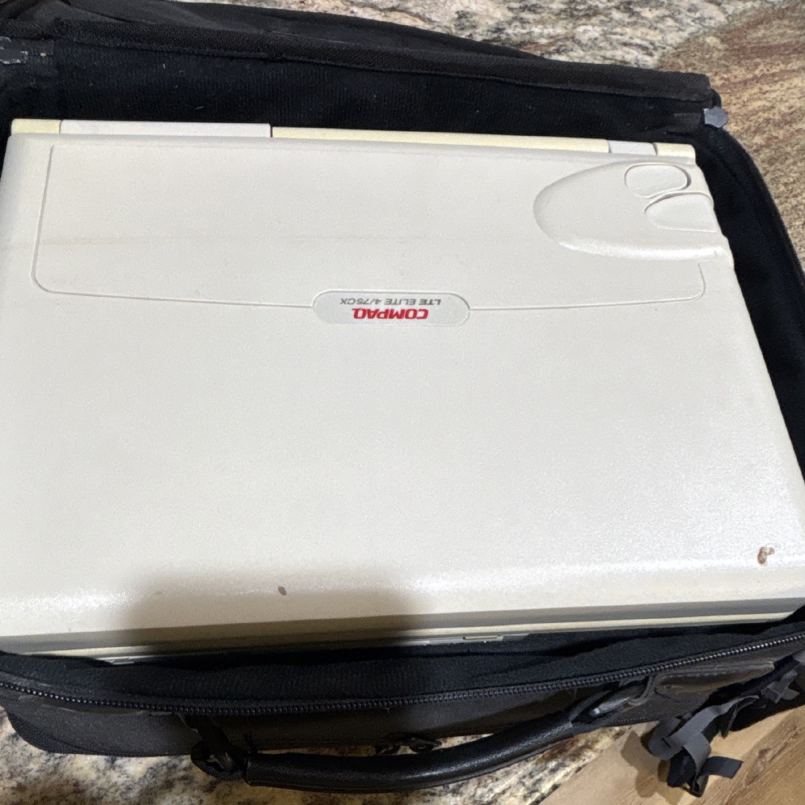 Compaq LTE Elite 4/33C 10in Beige Vintage Laptop Intel 486 33MHz Trackball