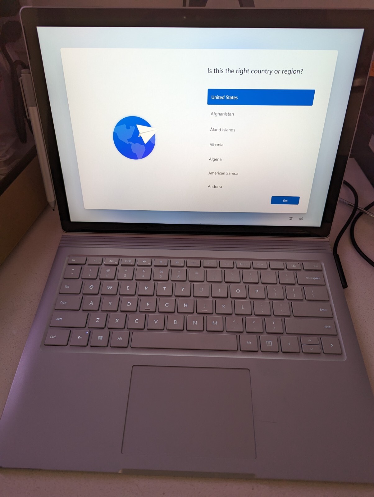 Microsoft Surface Book 13.5 inch (512GB, Intel i7-6600U, 2.6GHz, 16GB)…