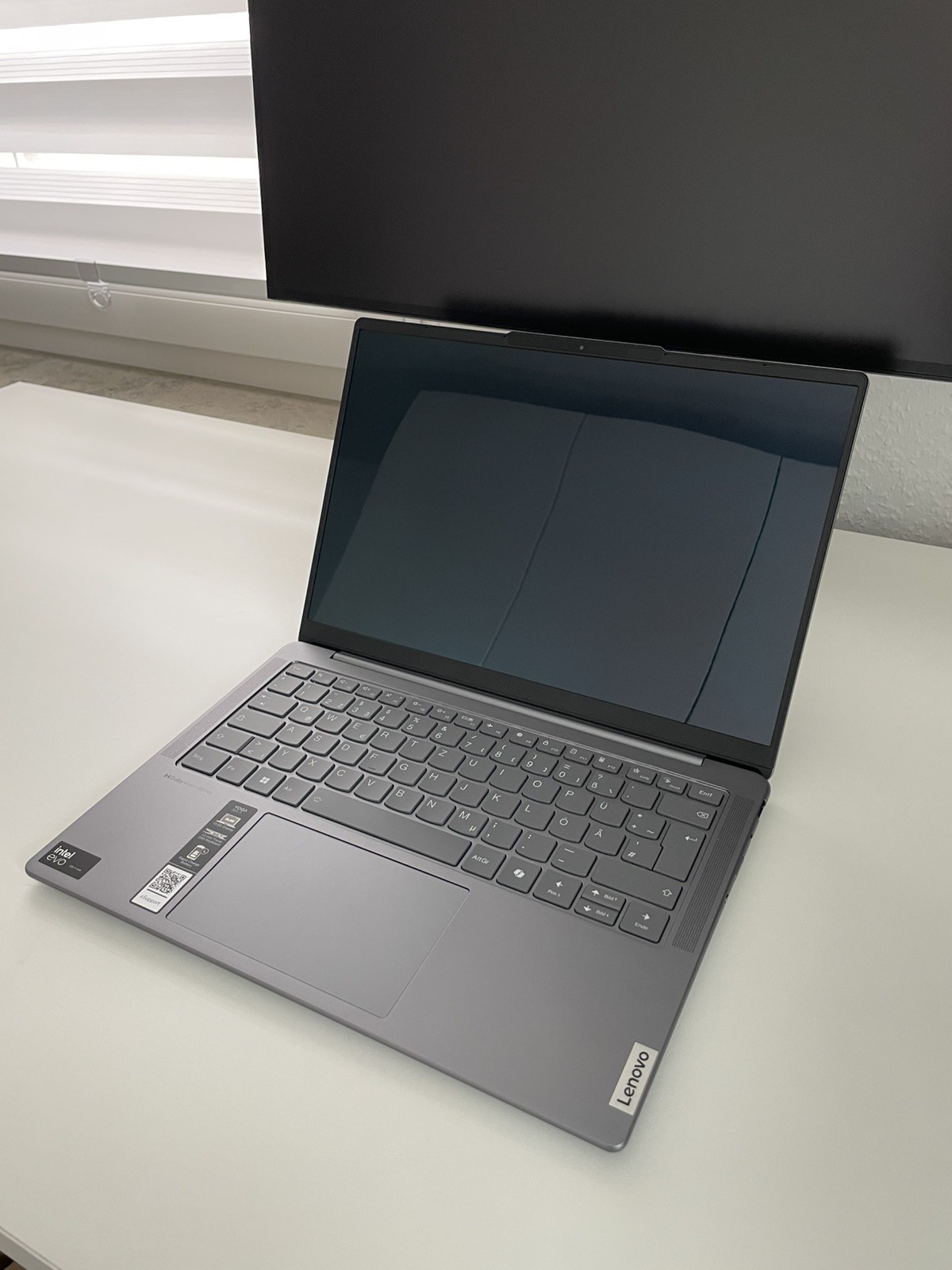 Lenovo Yoga Slim 7i AI Laptop 14” WUXGA OLED Display Intel i7 32GB Ram 1TB SSD