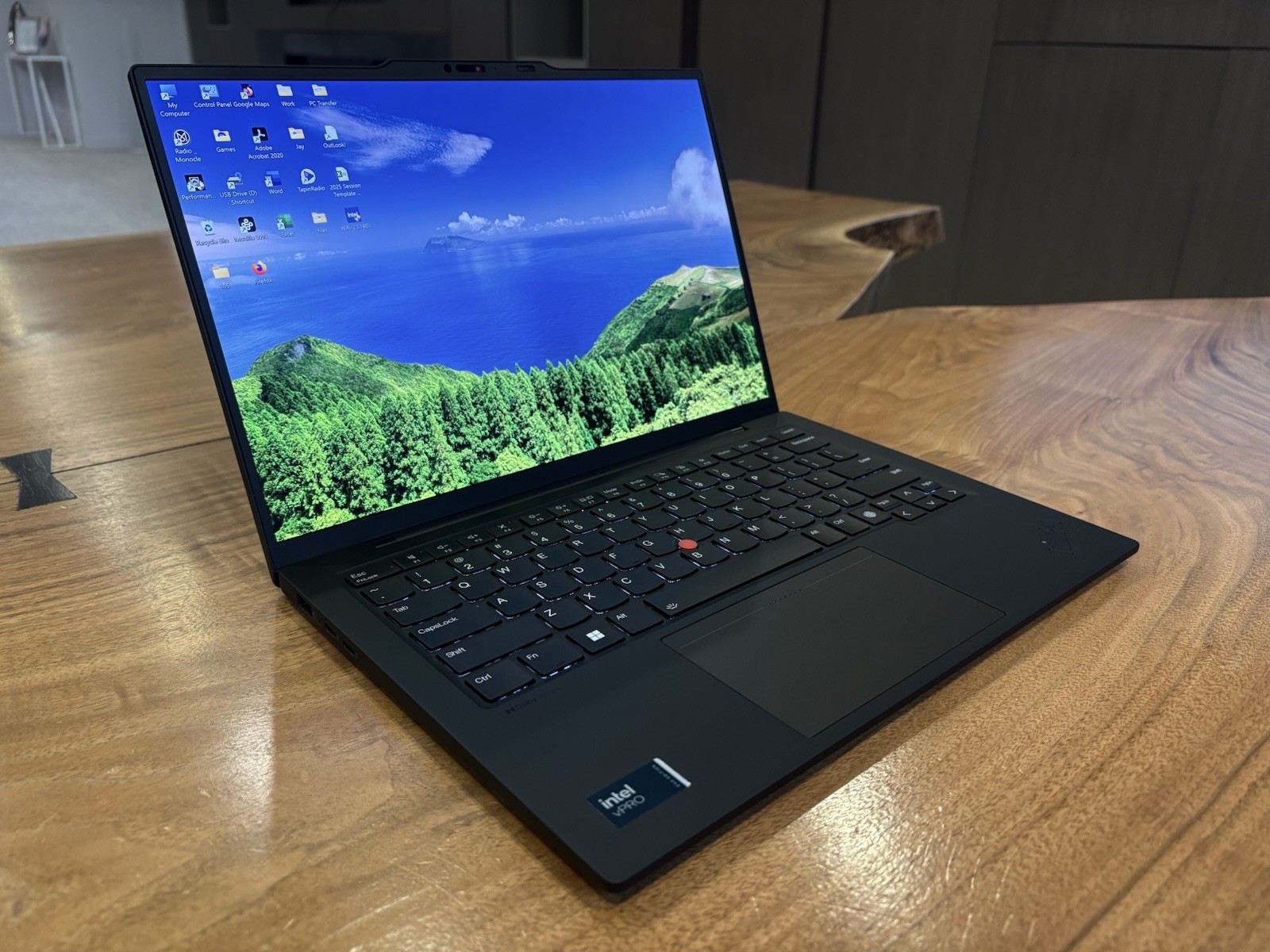 Lenovo ThinkPad X1 Carbon Gen 12 2.8K OLED Touch Ultra 7 165U 64GB 1TB Laptop