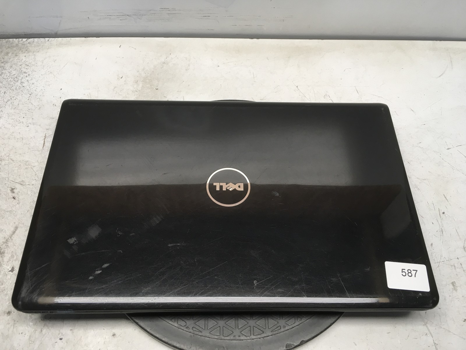 Dell Inspiron 1564 Intel i3-M330 2.13GHz 2 GB NO HDD No Batt