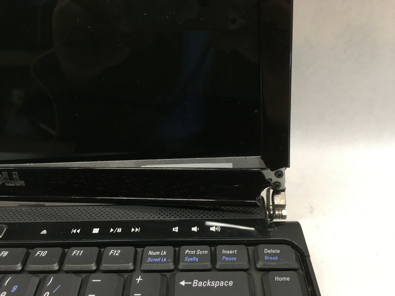 Dell Inspiron 1318 Laptop For Parts/Repair Broken LCD Screen/Hinges NO HDD JR