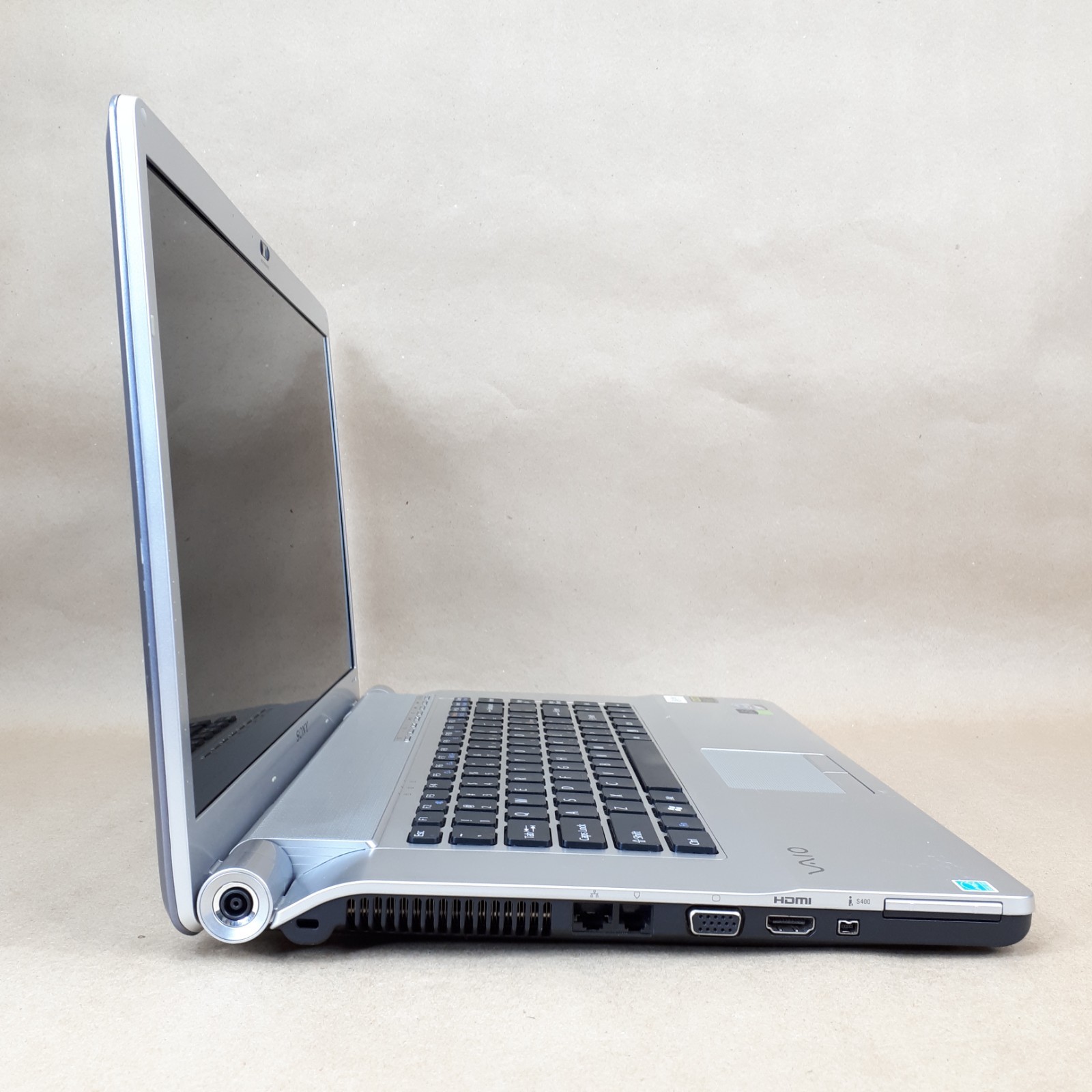 Sony VAIO VGN-FW230J 16.4″ Laptop Core 2 Duo T5800 3GB 250GB Linux Mint Cinnamon