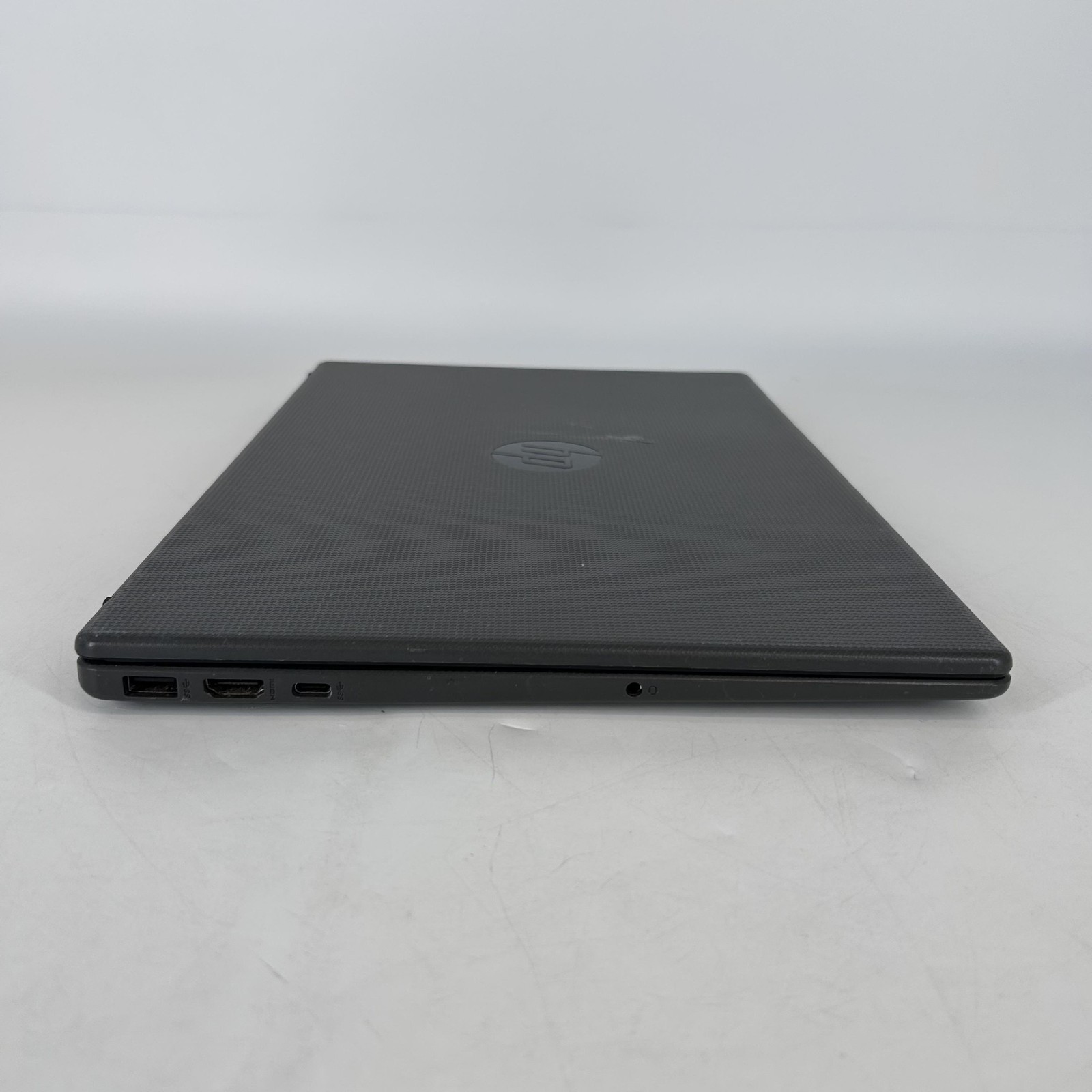 HP 255 G10 15.6 Silver HD 2.0 GHz Ryzen 3 7320U 8GB RAM 256GB SMOKE/HERBAL ODOR