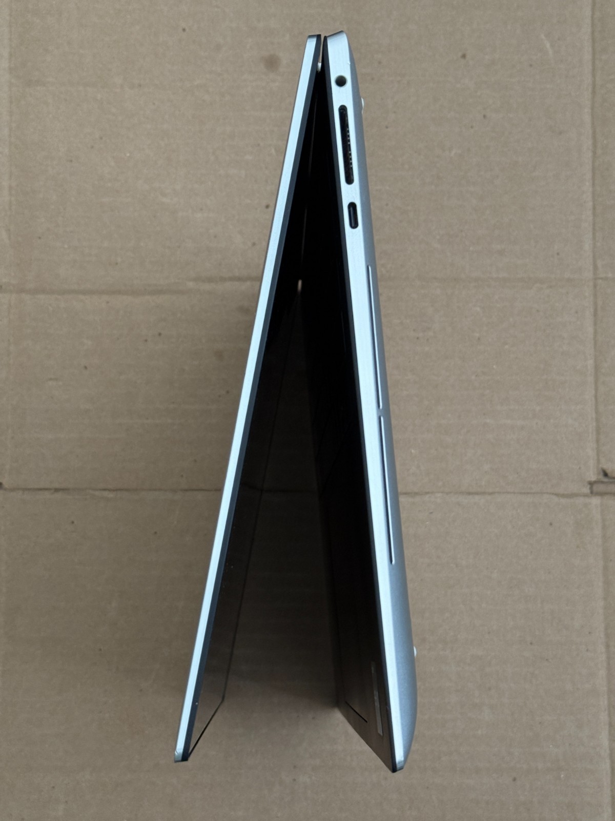 Dell Xps 9530 i9-13900h 32gb DDR5 Ram 4070 RTX GPU 1TB SSD 15.6″ OLED 3.5K W11