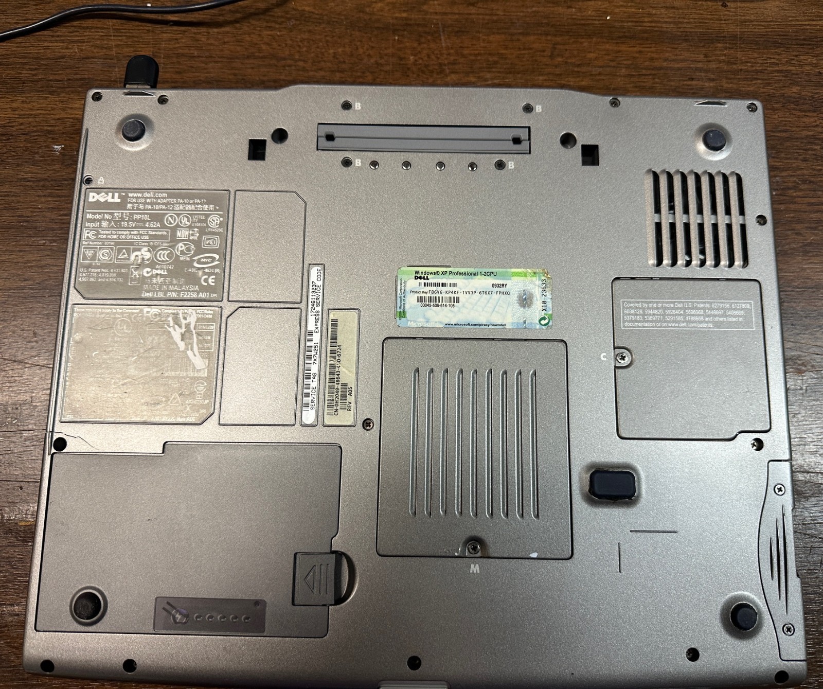 Dell Latitude D505 1.4GHZ 512MB RAM 40GB HDD WINDOWS XP PRO AC ADAPTER CDRW WIFI