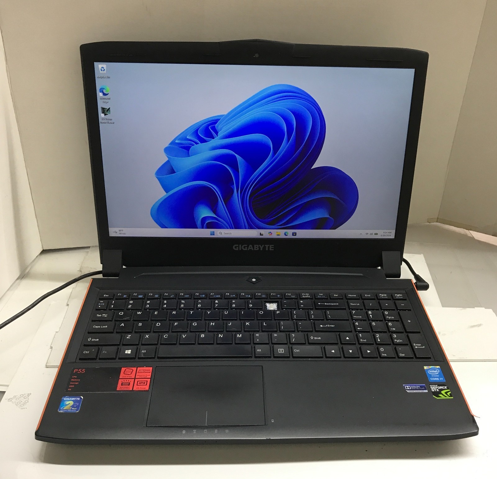 GIGABYTE P55V4 i7-5700HQ@2.70GHz 8GB RAM 128GB SSD W11P GEFORCE GTX 970M *READ