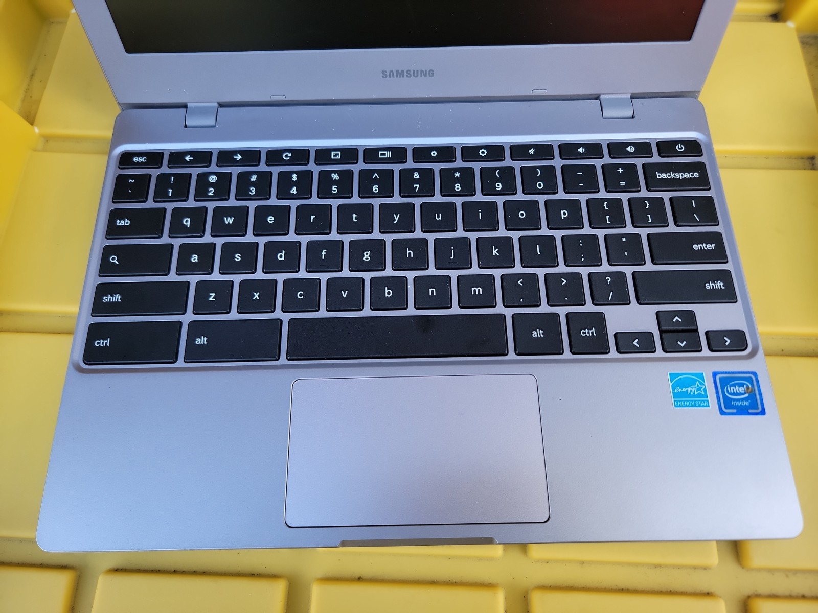 Samsung Chromebook Xe310xba AS IS FOR PARTS….turns on but its locked 🔒