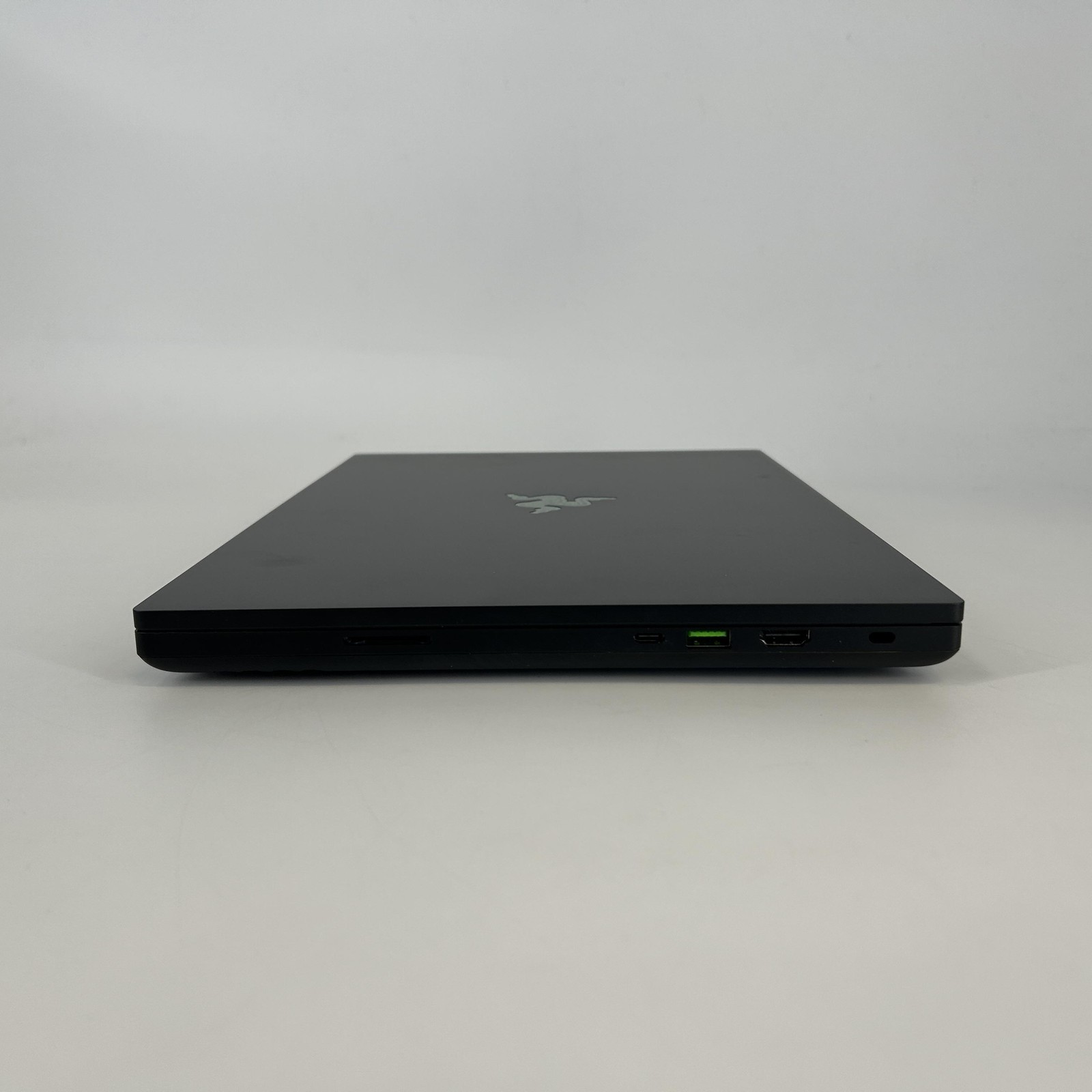 Razer Blade 16 240Hz QHD+ 2024 2.2 GHz i9-14900HX 32GB 1TB RTX 4080 Excellent