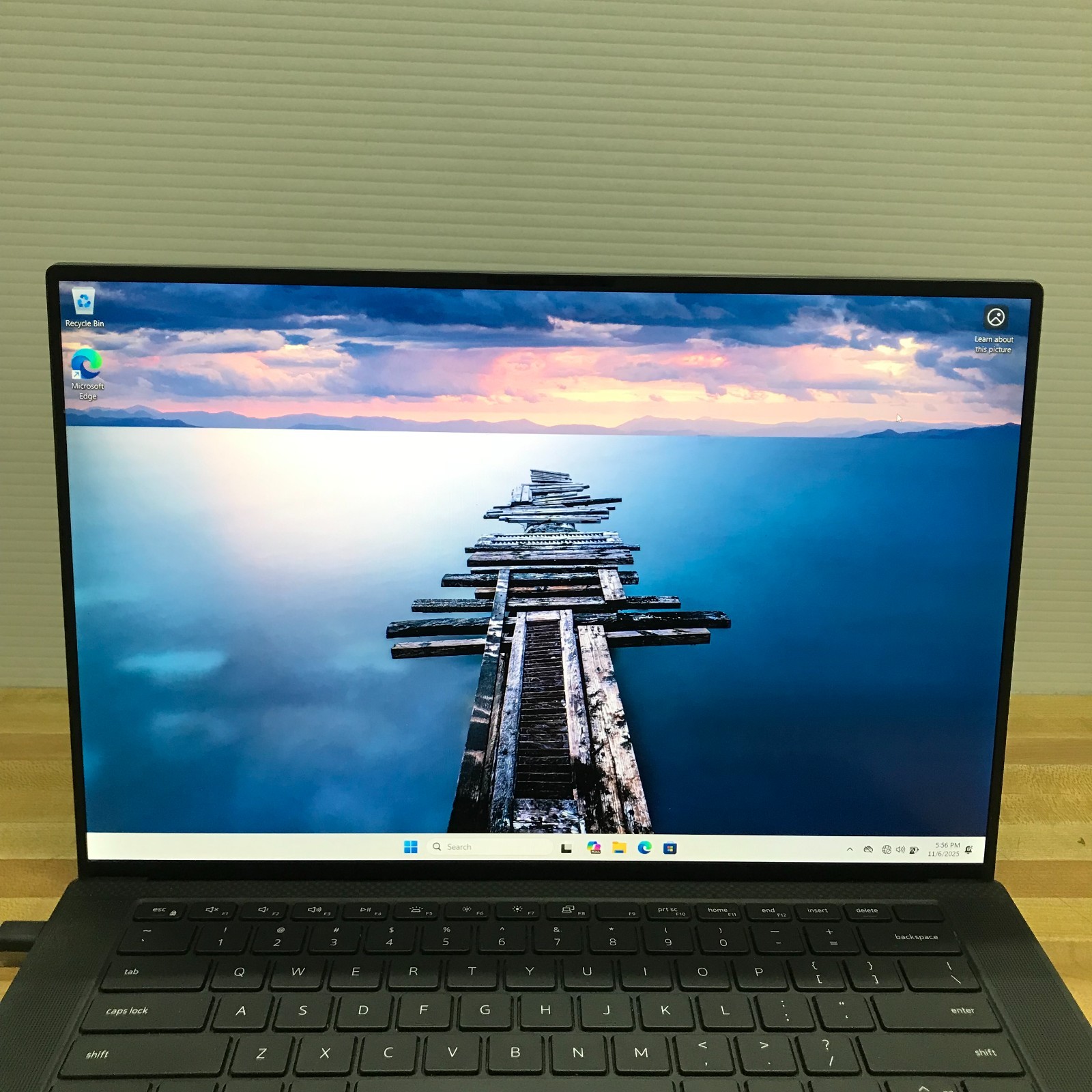 Dell Precision 5550 15.6″ FHD i7-10850H 2.7GHz 32GB RAM 512GB SSD Window 11 Pro