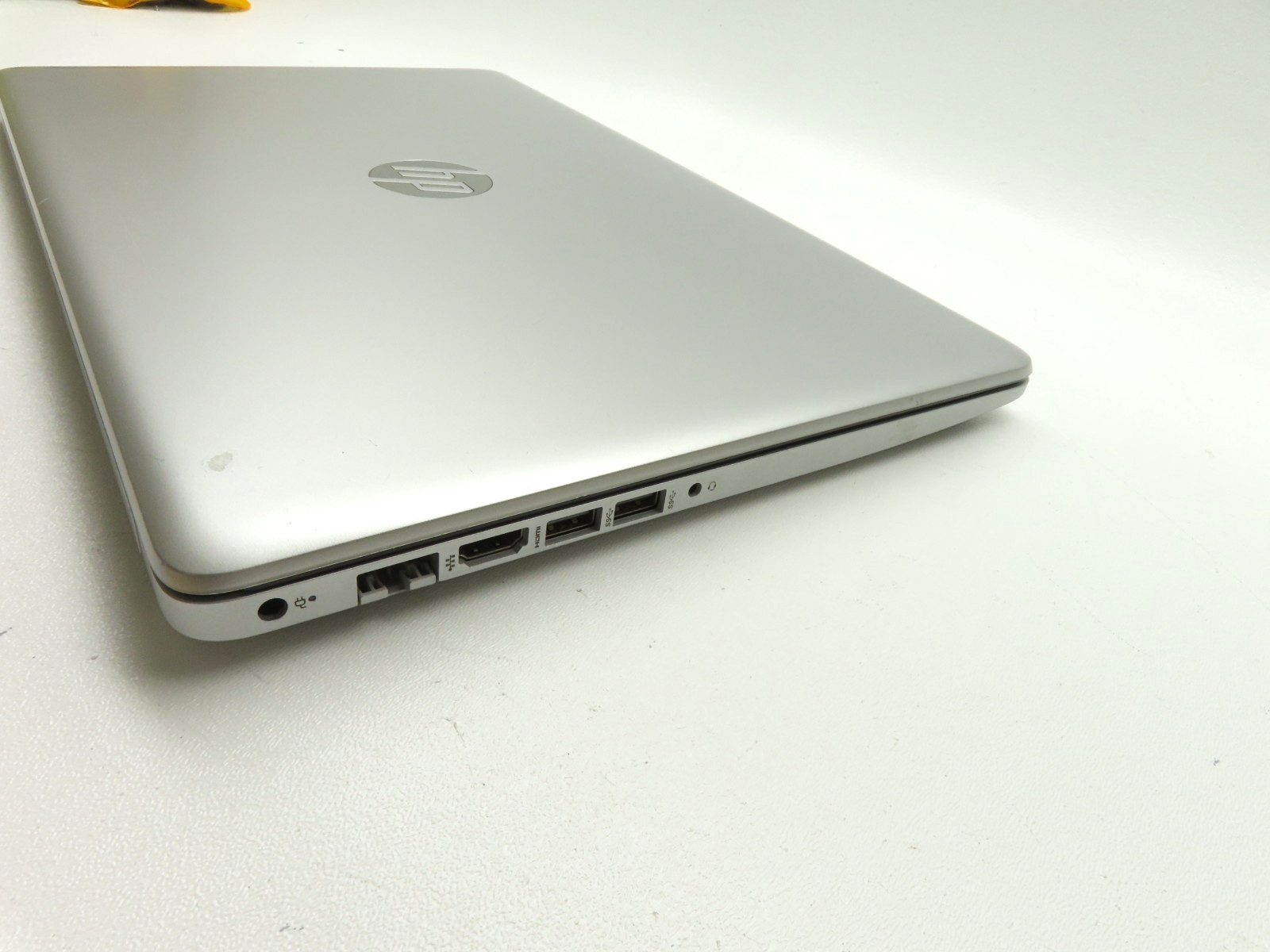 HP Laptop 15-da0053wm 15.6″ Touch Intel i5-8250U 1.60GHz 16GB RAM 256GB SSD