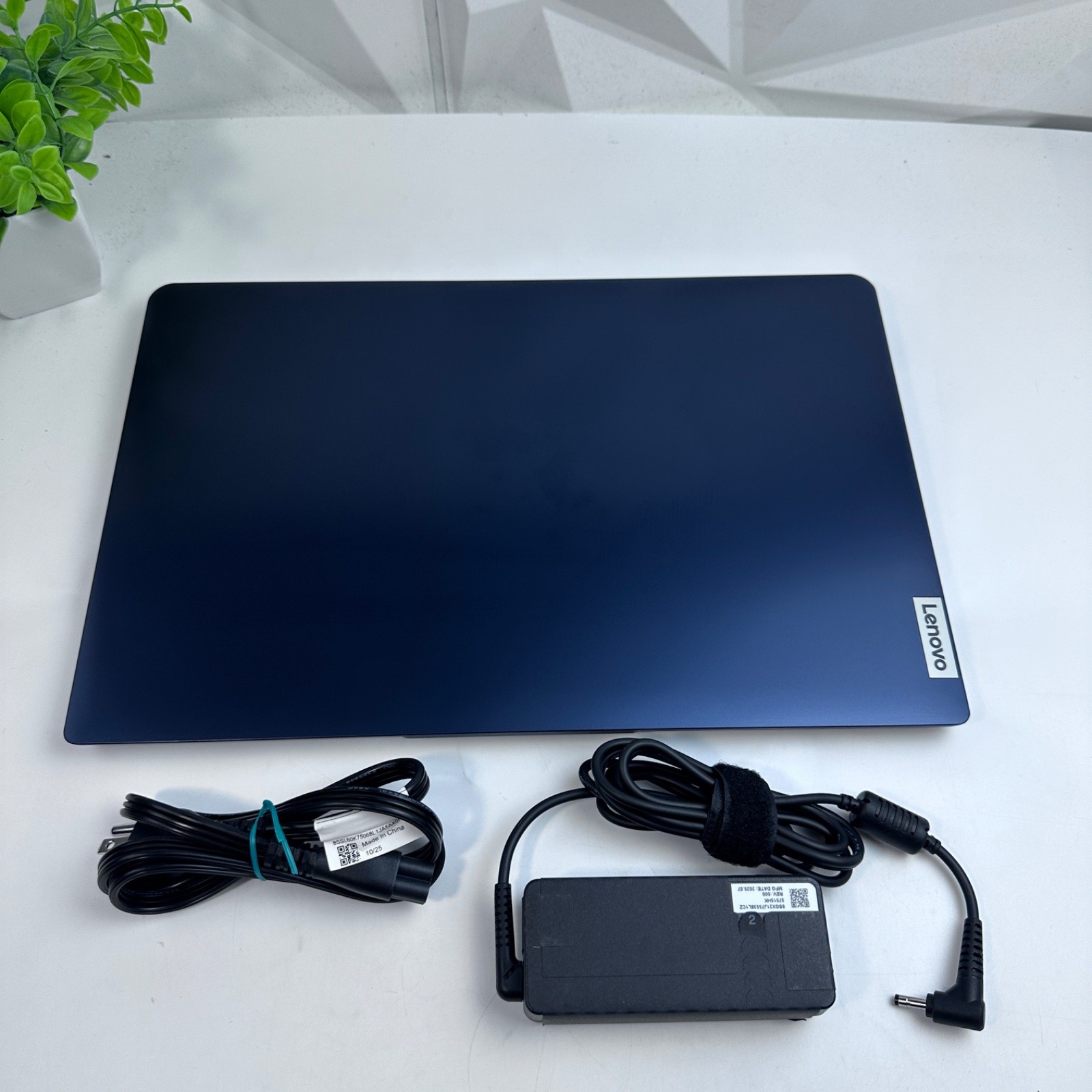 Lenovo IdeaPad 1 15 Laptop, 15.6″ FHD, Ryzen 5 7520U, 8GB, 256GB SSD