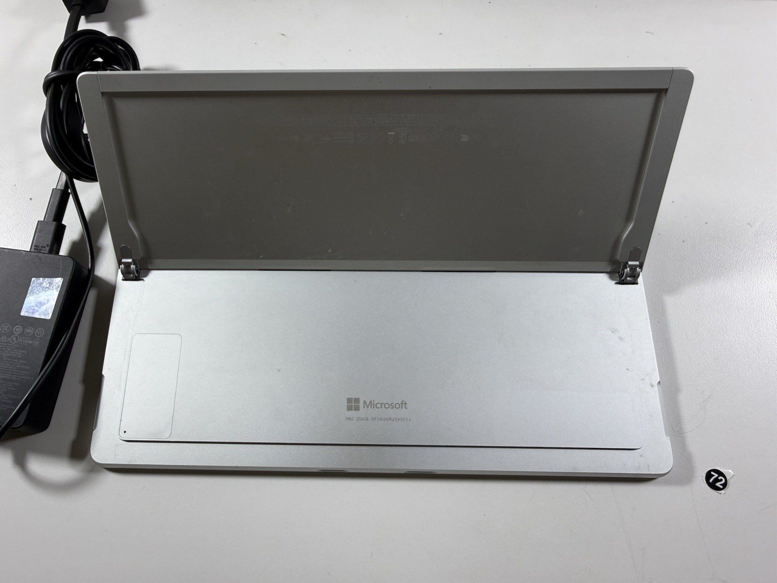 Microsoft Surface Pro 8 (1982) i5-1145G7 – 16GB RAM – 256GB 120Hz – Win 11 Pro