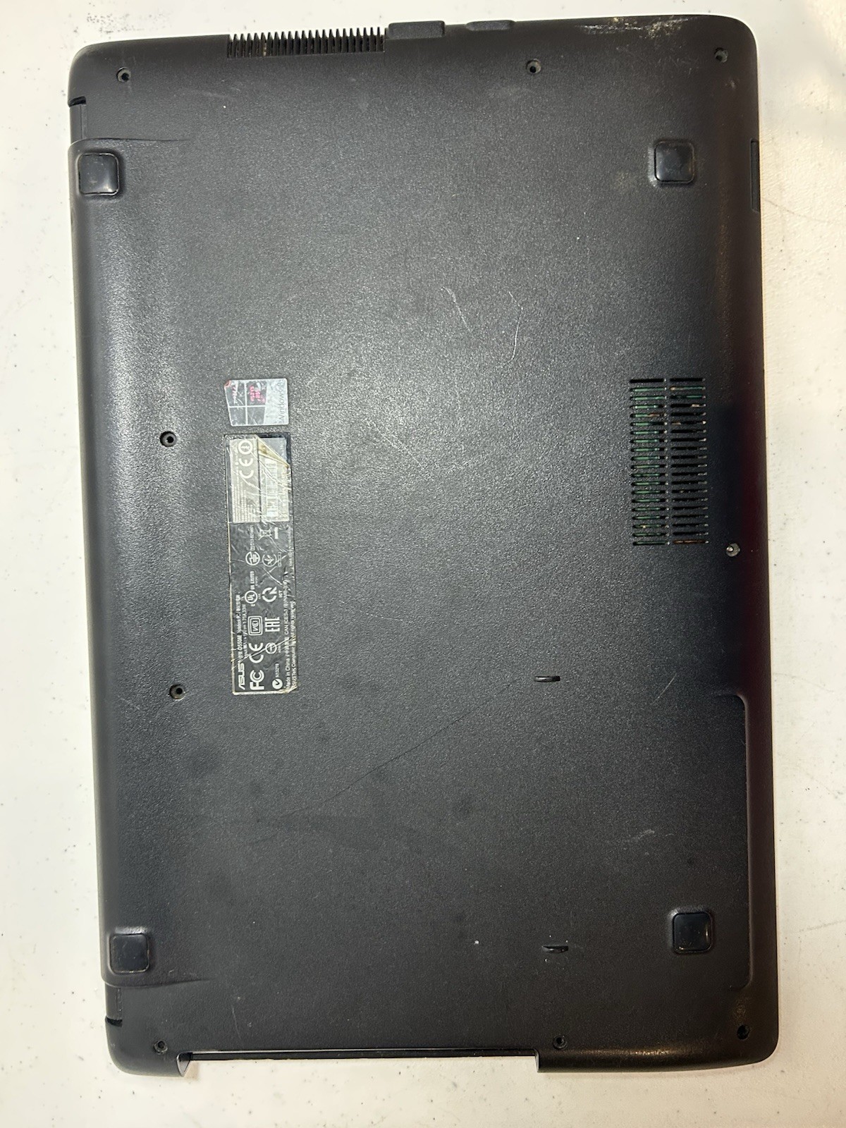 ASUS D550M Laptop Responsive Keyboard Missing DVD Drive No Charger Untested