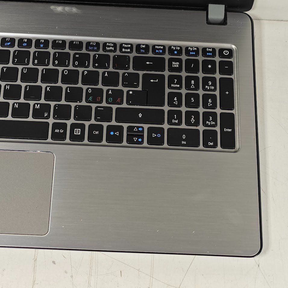 Acer Aspire F5-522-65GG Laptop –AMD A6-9210, AMD Radeon R4, 4GB RAM
