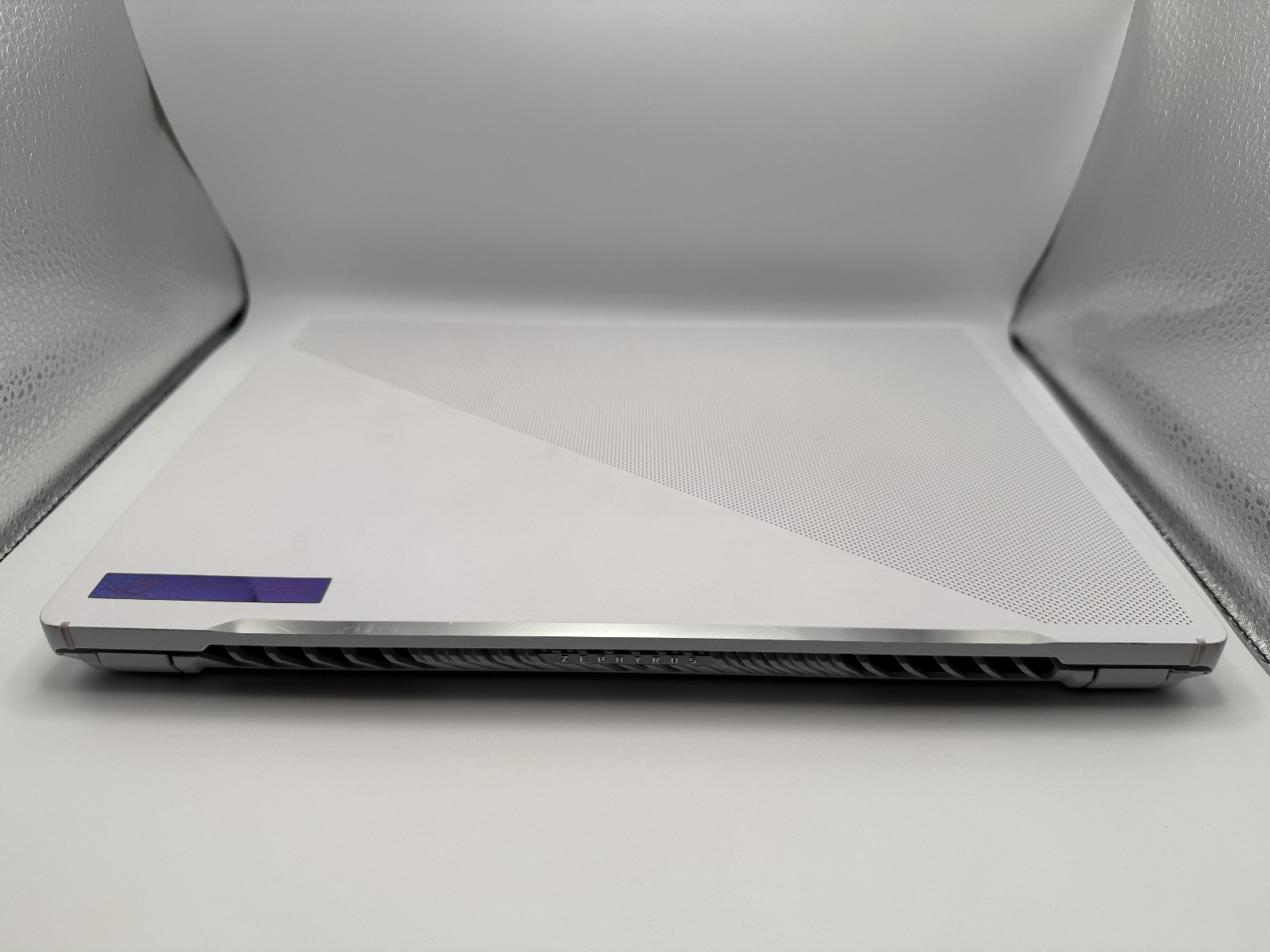 ASUS ROG Zephyrus G14 14″ Ryzen 9 6900HS,1TB SSD 24GB RAM RX 6700S 120HZ