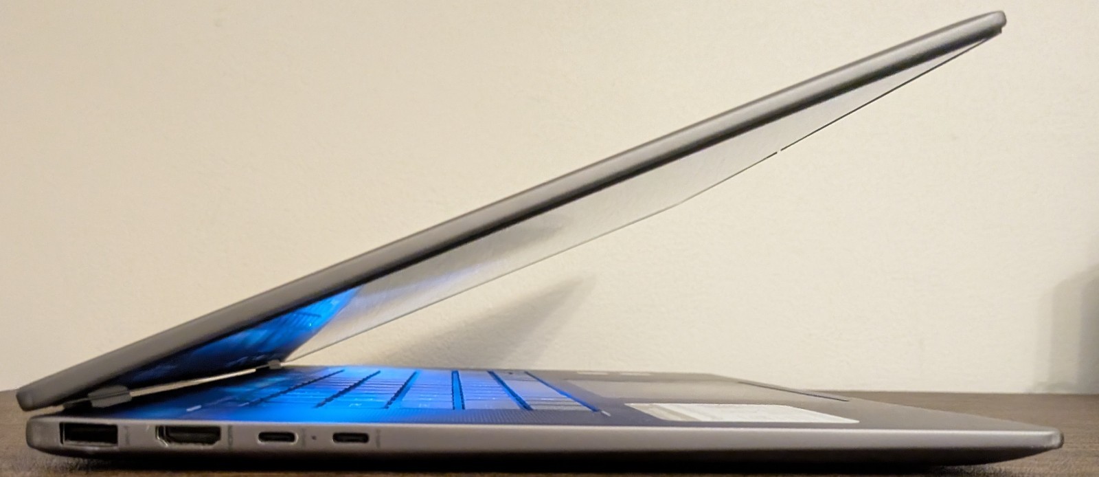 HP ENVY x360 16″ 2-in-1 Touch FHD (Ryzen 7 8840HS, 16GB DDR5, 1TB SSD) Laptop