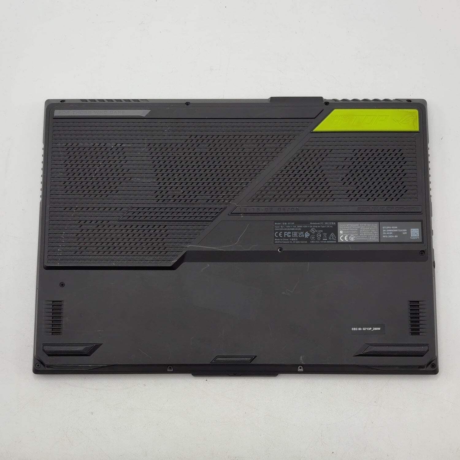 Asus ROG Strix G713 17.3″ Ryzen 9 7940HX 16GB RAM 1TB SSD GeForce RTX 4050