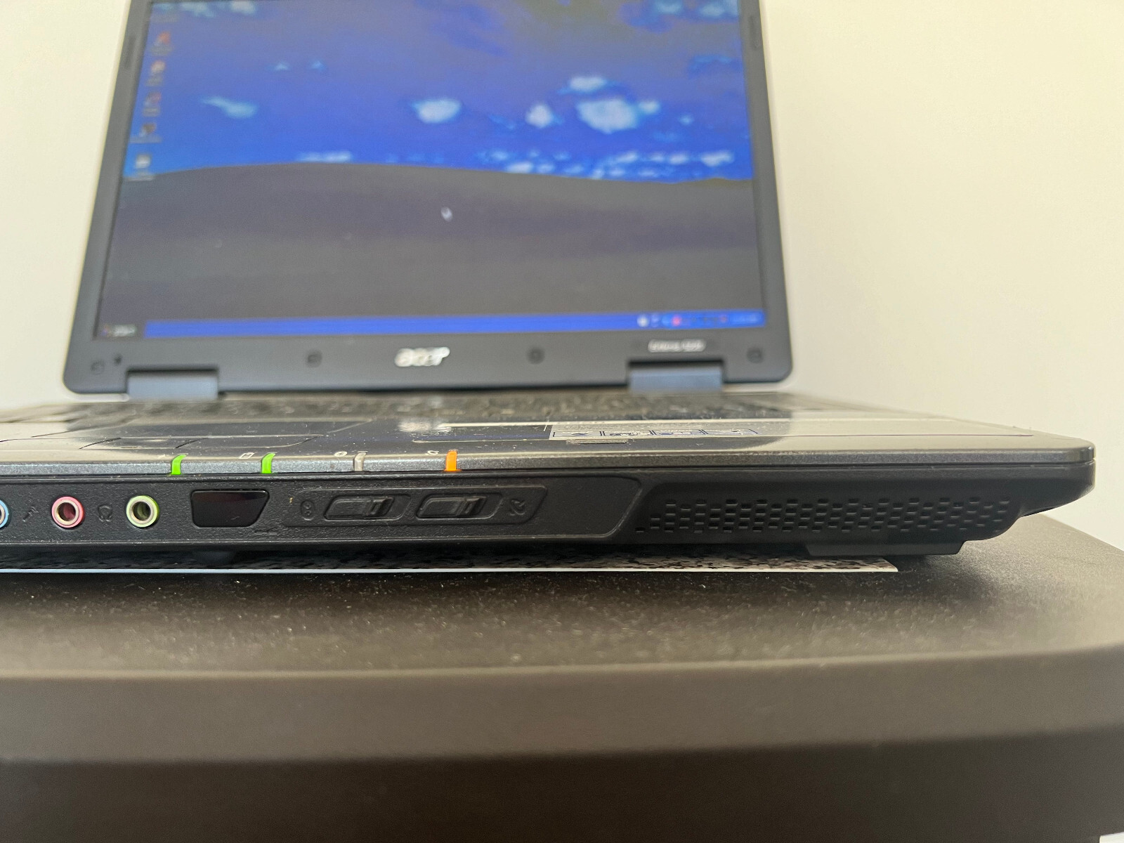 FAST Acer Win XP Laptop – Extensa 5220 15.4″ + 120GB HD + 2GB RAM–FULLY WORKING