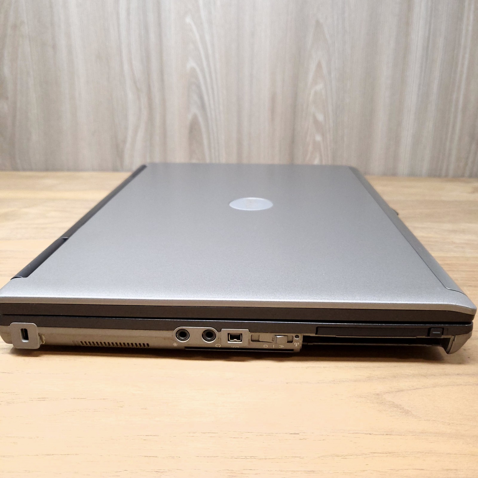 Dell Latitude D630 14″ Laptop Core 2 Duo T7250 2.0GHz 1GB No HDD BIOS Tested