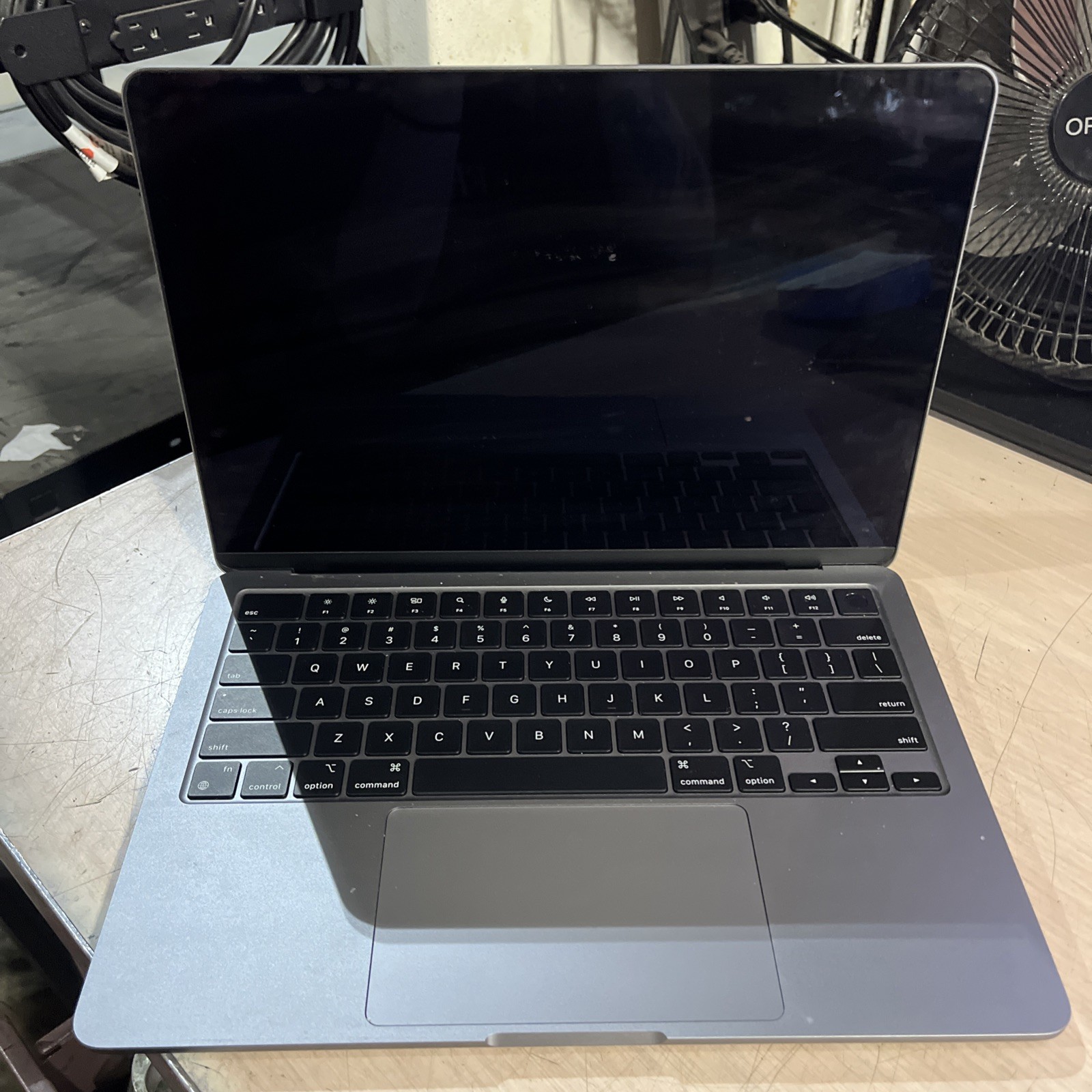 APPLE MACBOOK AIR “M2″ 8 CPU/8 GPU 13” 3.49 GHZ 8GB RAM 256SSD