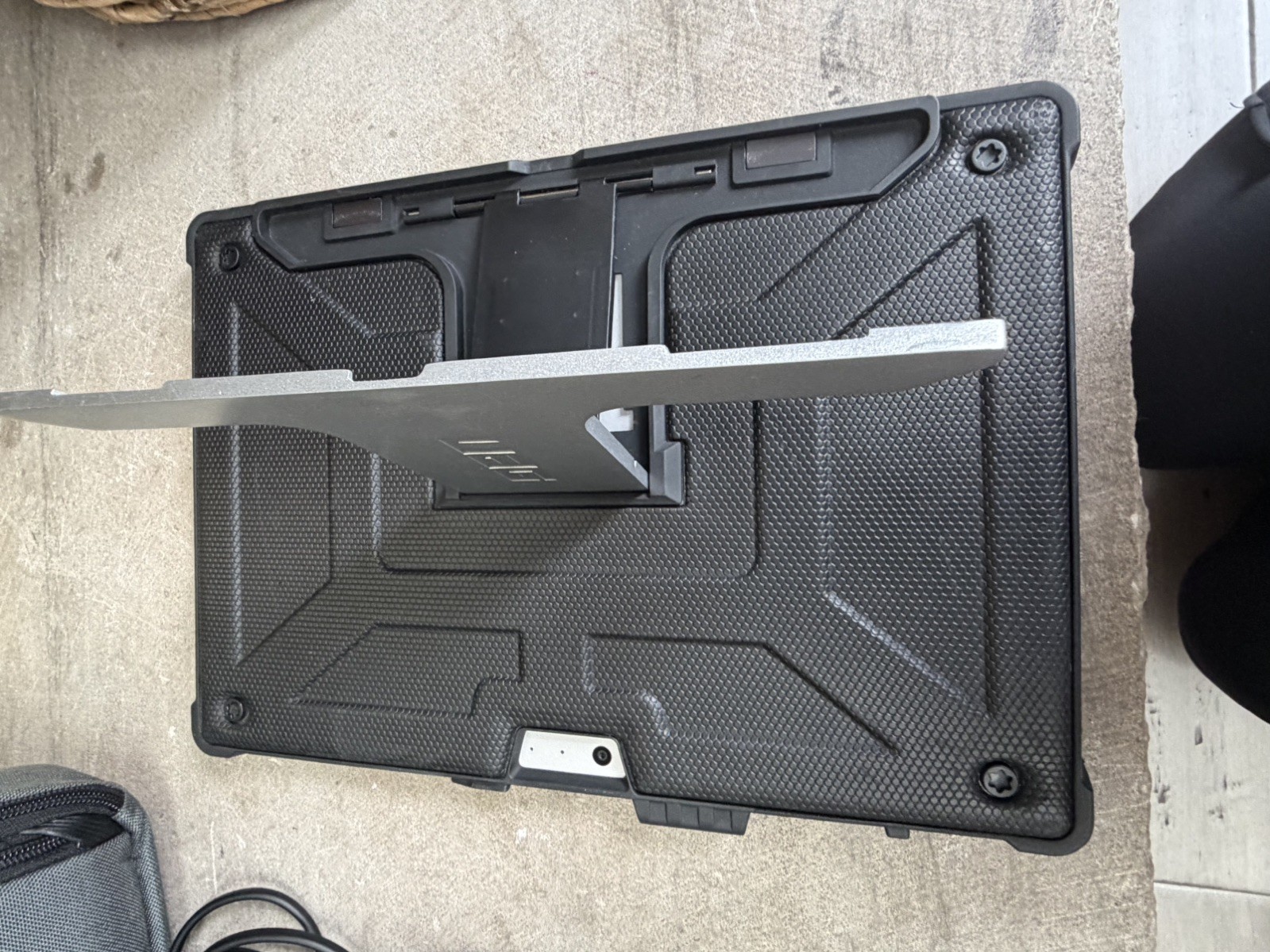Microsoft Surface Pro 6 12.3″ touch screen with keyboard- pen- case and charger