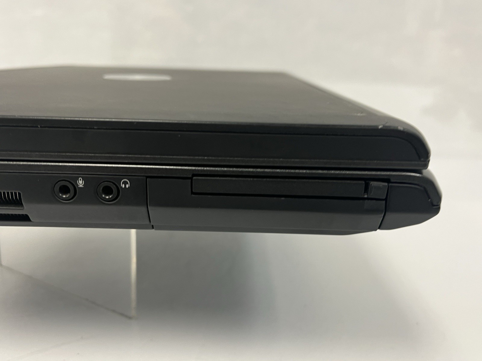 Dell Vostro 1500 15.4″ Glossy Laptop C2D 1.4GHz 2GB NO HDD NO OS