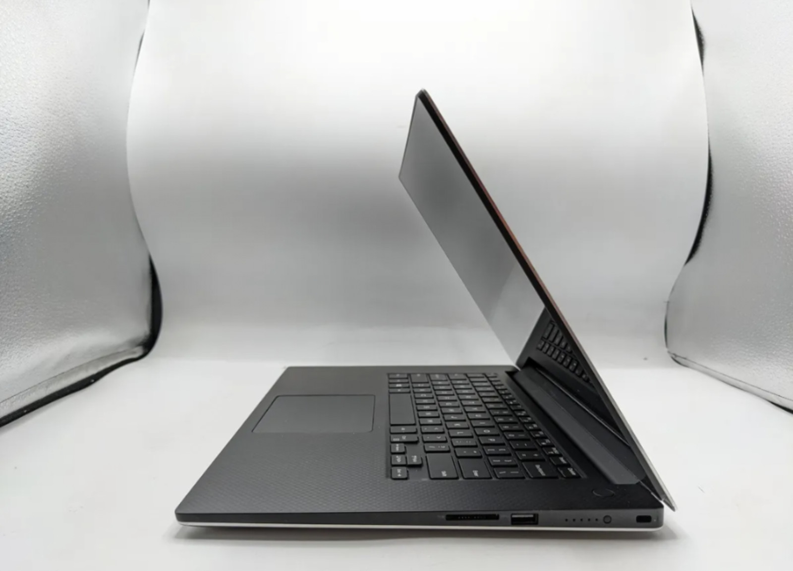 DELL PRECISION 5540 15″ i7 2.6GHz 16GB RAM 256GB *GRADE D*