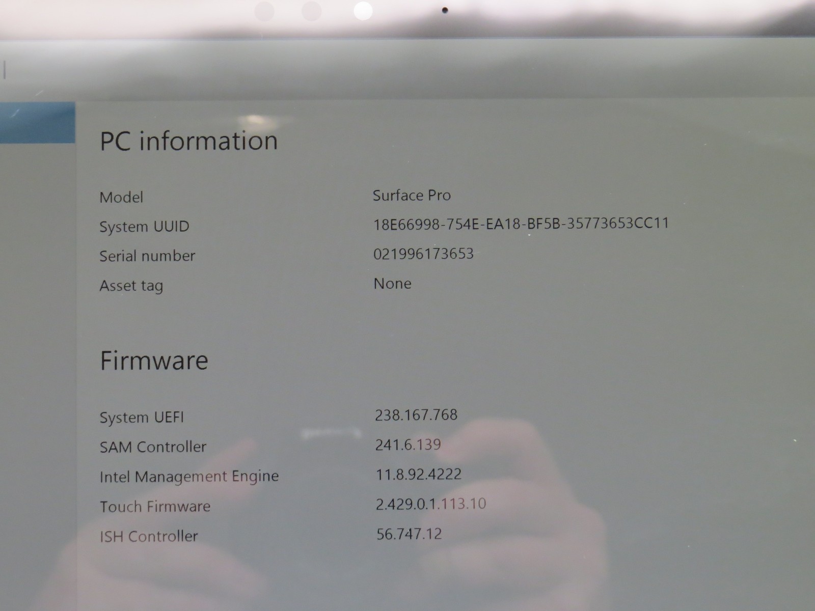 Microsoft Surface Pro 5 | m3-7Y30 @ 1GHz | 4GB DDR3 | 12″ | 128GB HDD | No OS/AC