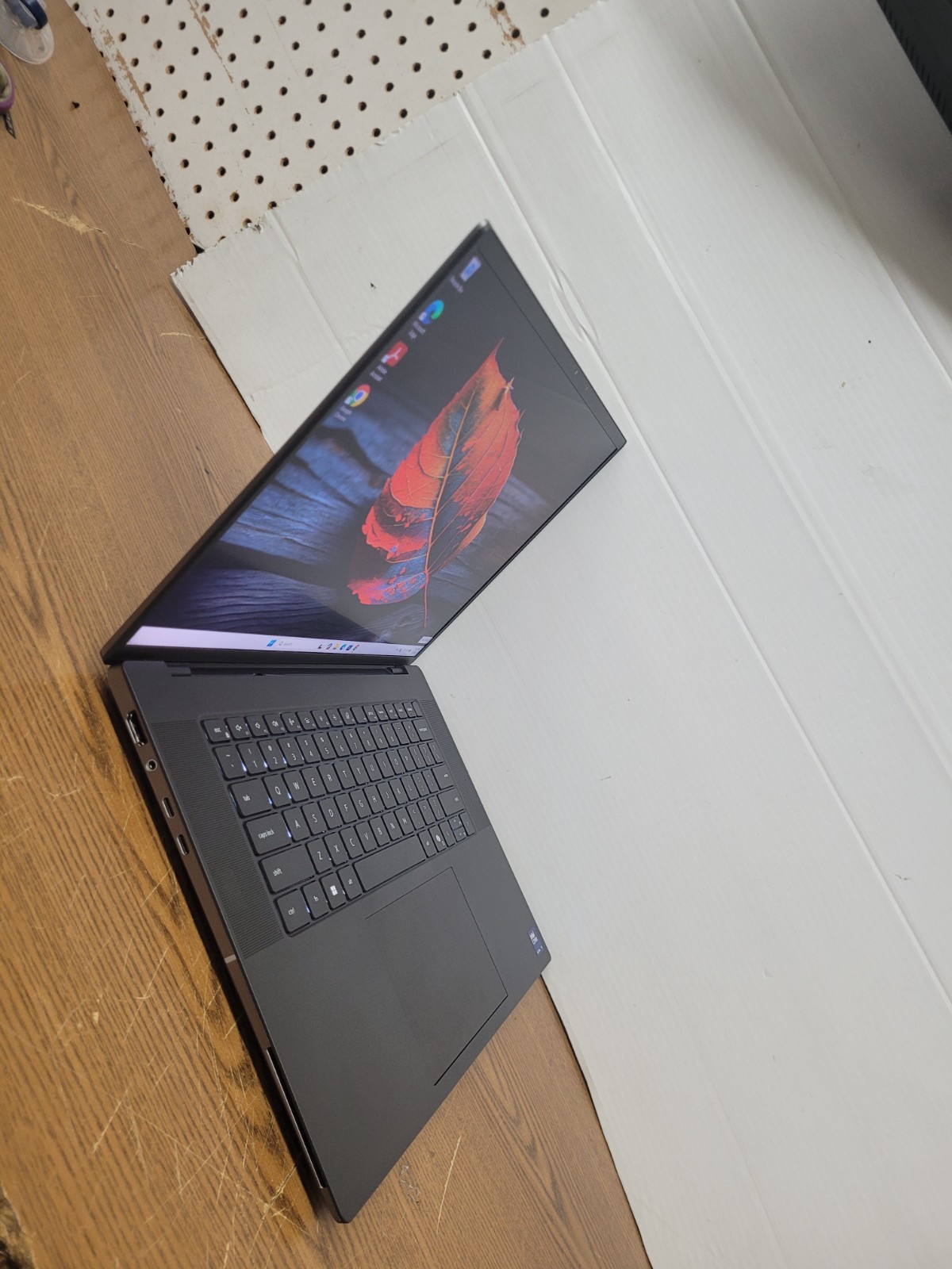 Dell Precision 5690 16″ Ultra 9 185H 64GB 2TB – Very Good