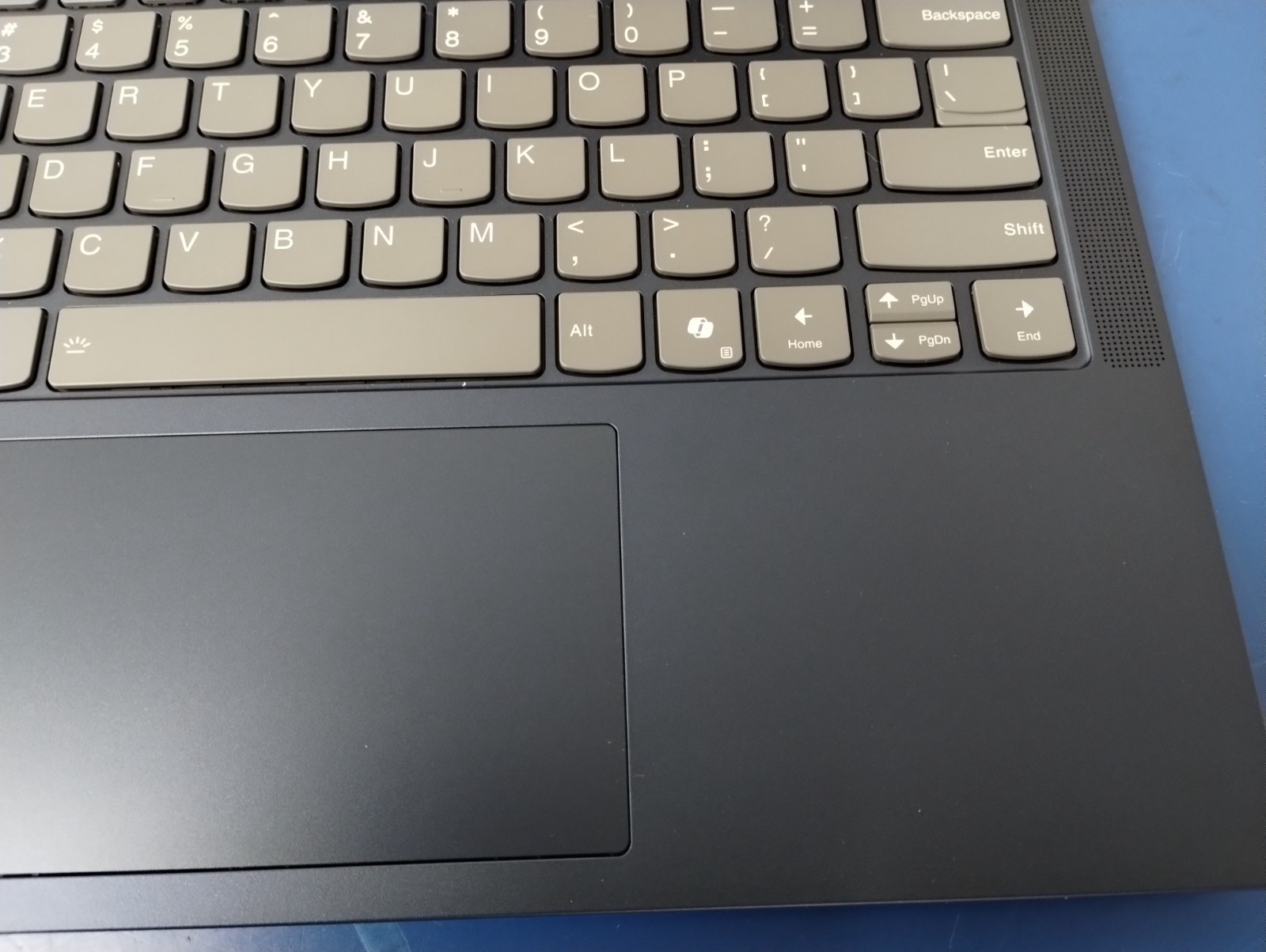 Lenovo IdeaPad 5 2-in-1 14AKP10, AMD Ryzen AI 7 350, 16 GB RAM, 1 TB NVMe SSD