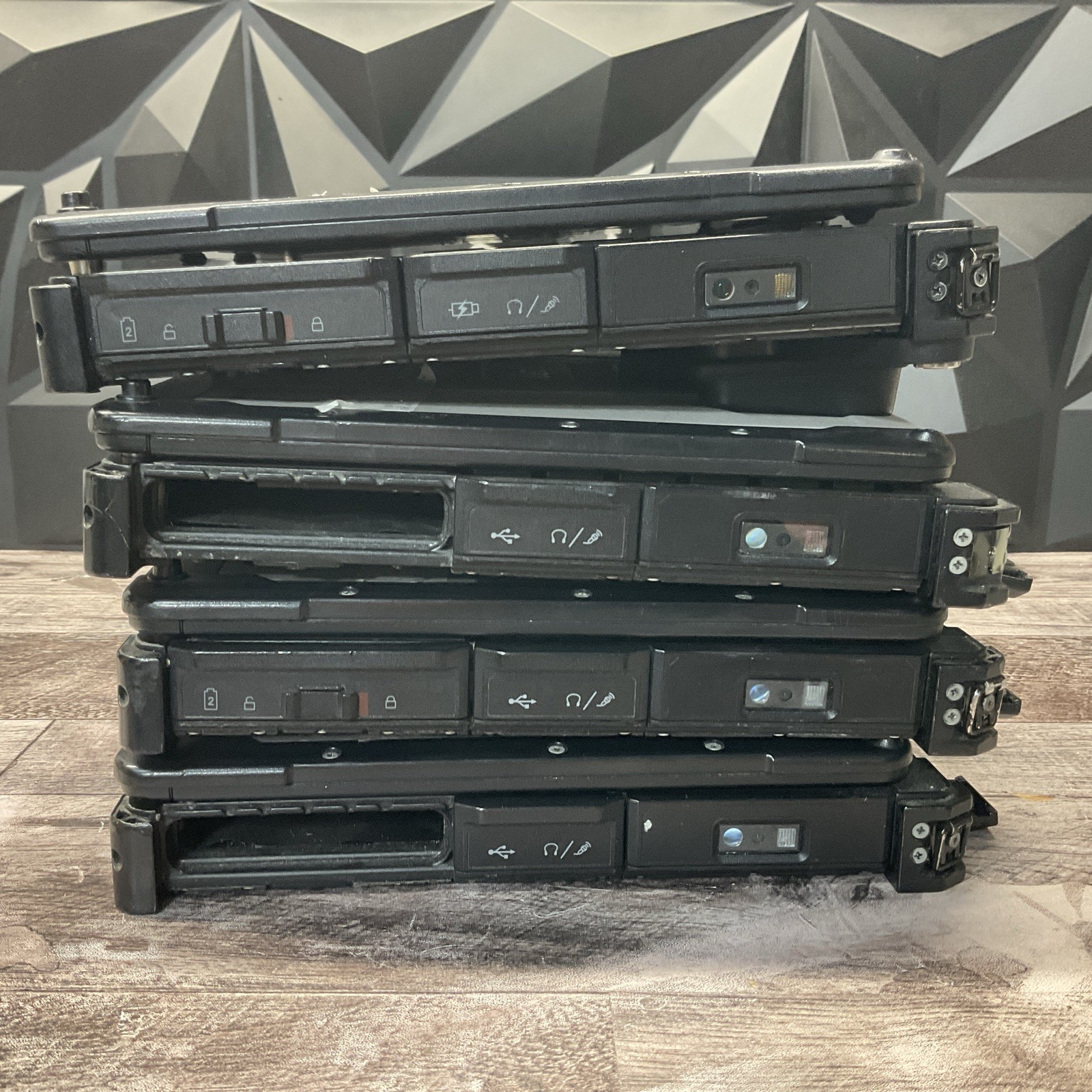 Lot of 4 GETAC V110 G3 / I5 6th / Rugged Laptop Tablet PC / A10