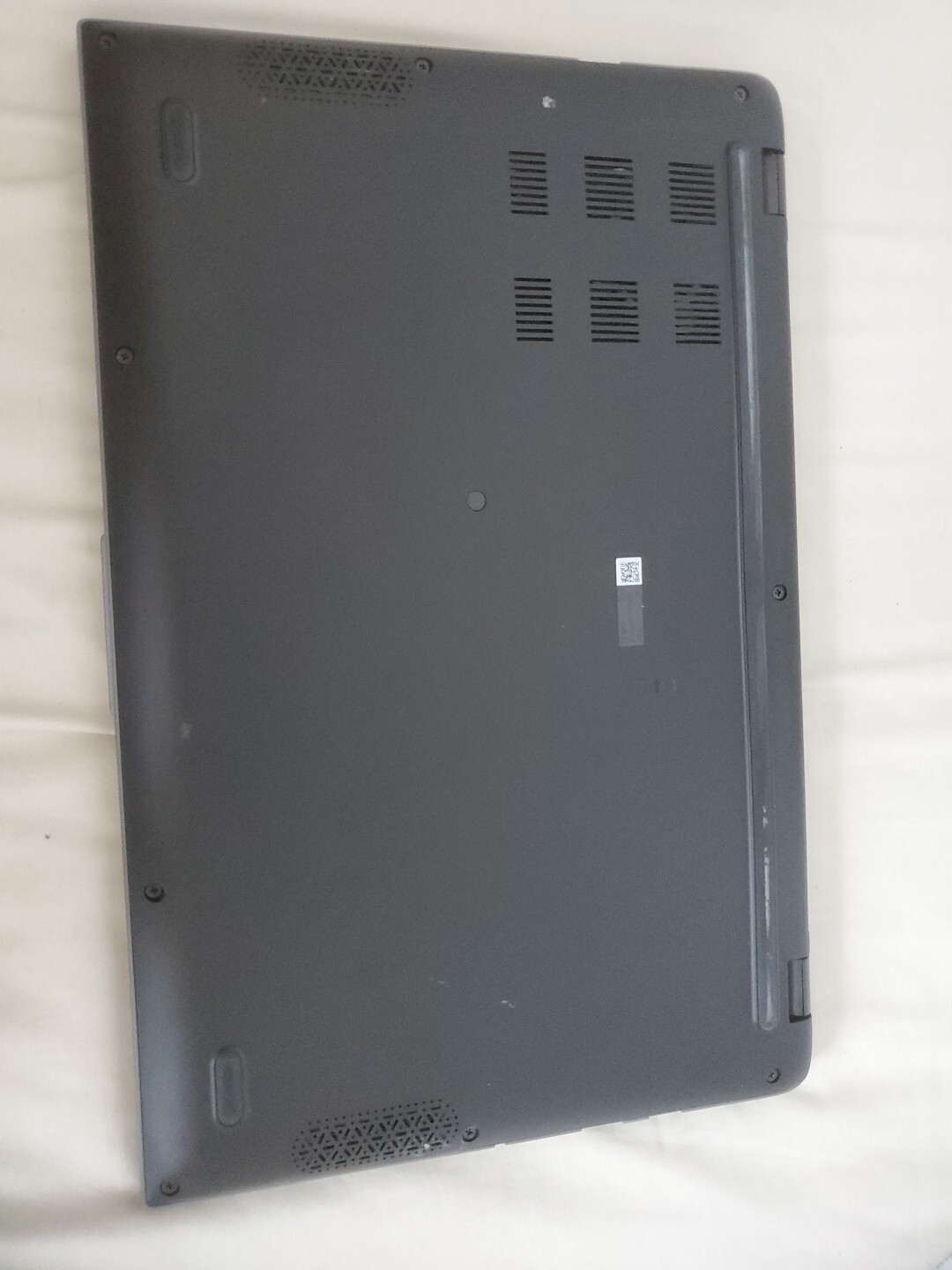ASUS F412D VivoBook 14″ FHD Ryzen 3 3250U 2.6GHz AMD Radeon Graphics 8GB 256GB