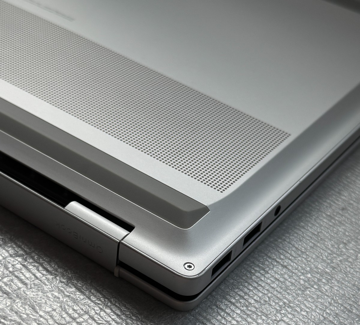 HP OmniBook X 17.3″ FHD Touch Laptop Ultra 7 256V 16GB RAM 1TB SSD 17-DD0013DX
