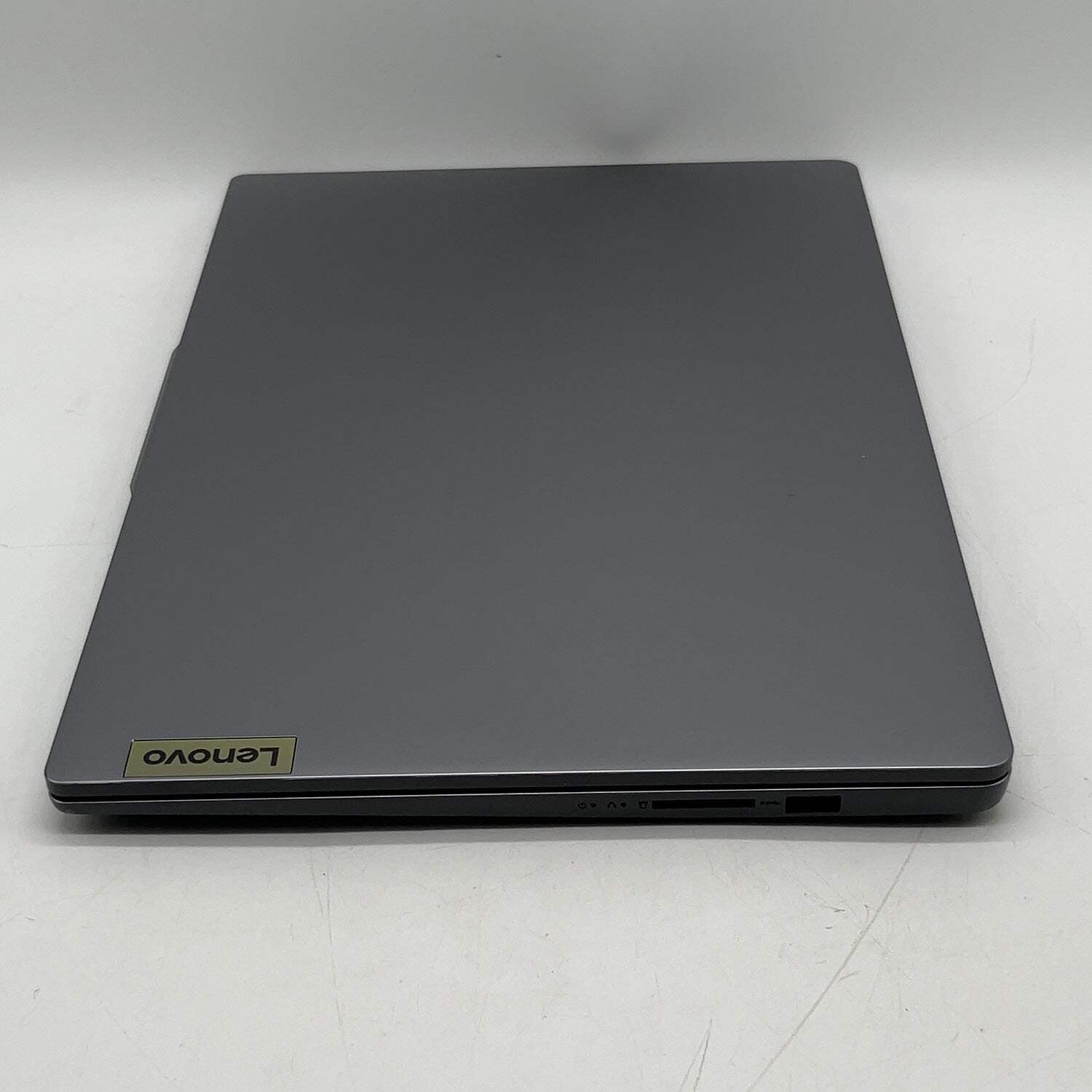 Lenovo IdeaPad Slim 3 15ABR8 15.6″ Ryzen 7 5825U 2.0GHz 16GB RAM 512GB SSD