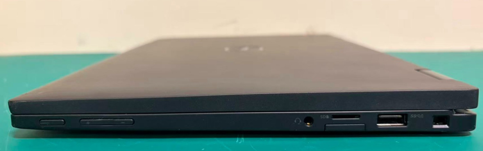 Dell Latitude 7390 2-In-1 Laptop intel i3-8130U 2.2GHz 4G Ram 256G NVME Win 11