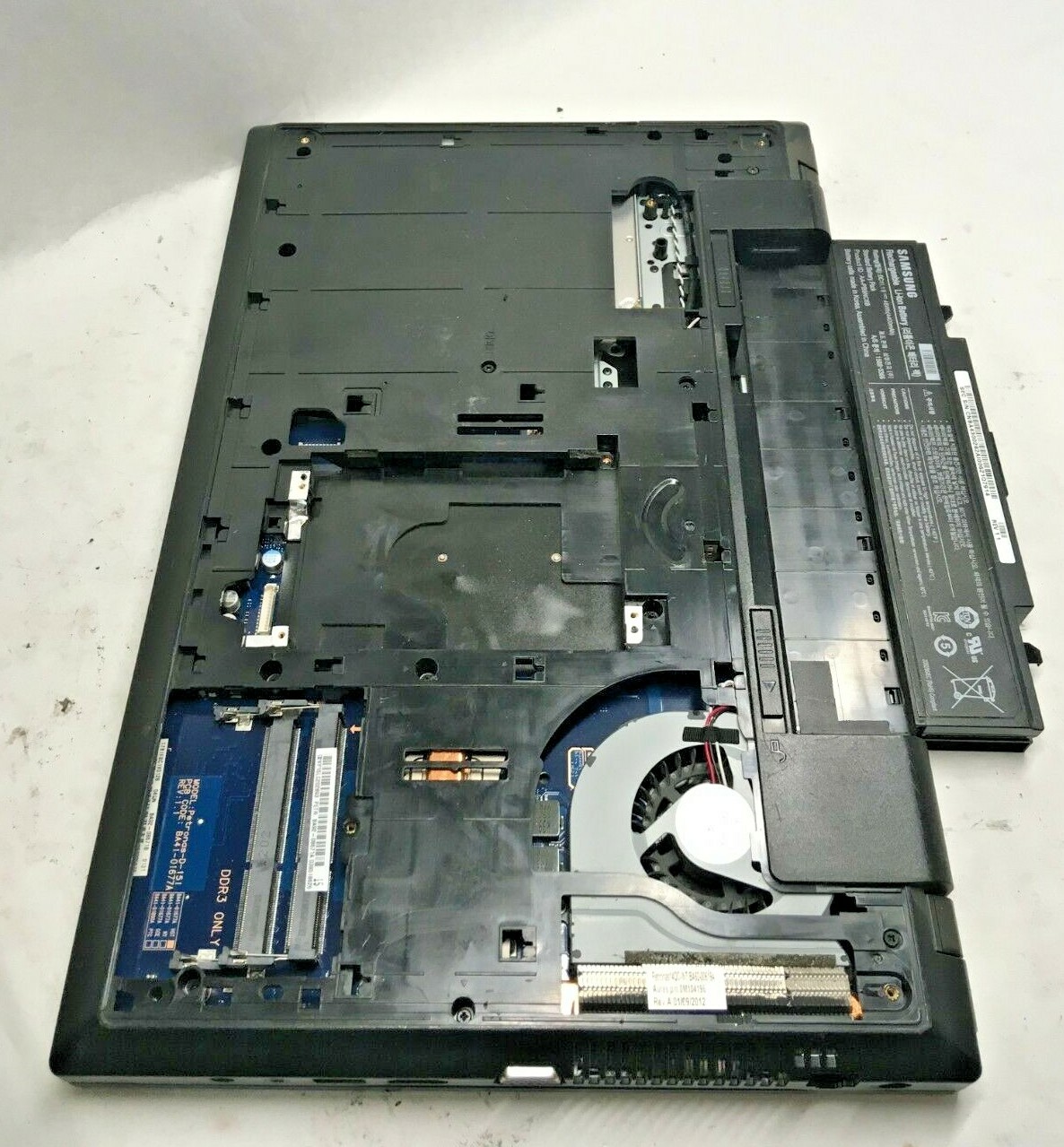 Samsung Series 3 AMD A6 Quad Core Laptop For Parts Bad Charging port NO HDD JR