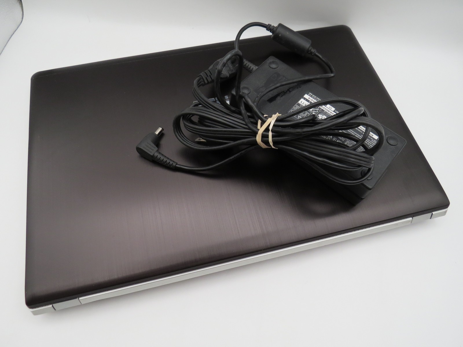 ASUS N56V | i7-3610QM @ 2.3GHz | 8GB DDR3 | 256GB 2.5″ SATA SSD | GeForce 650M |