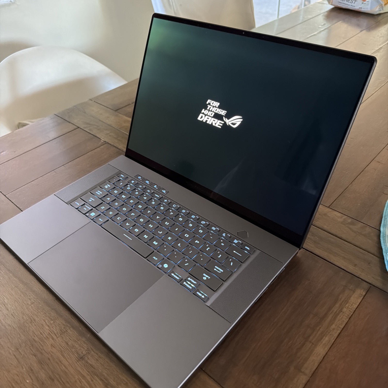 2025 ROG Zephyrus G16 16″ 2.5K OLED 240Hz/2 TB/RTX 5070/Intel 9 285H