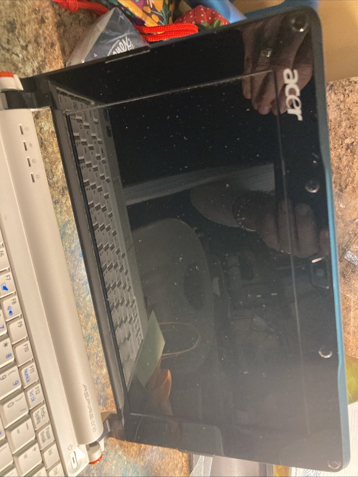 Acer Aspire One Series ZG5 Intel Atom 1.60GHz Netbook Laptop PARTS NO CORD Untsd