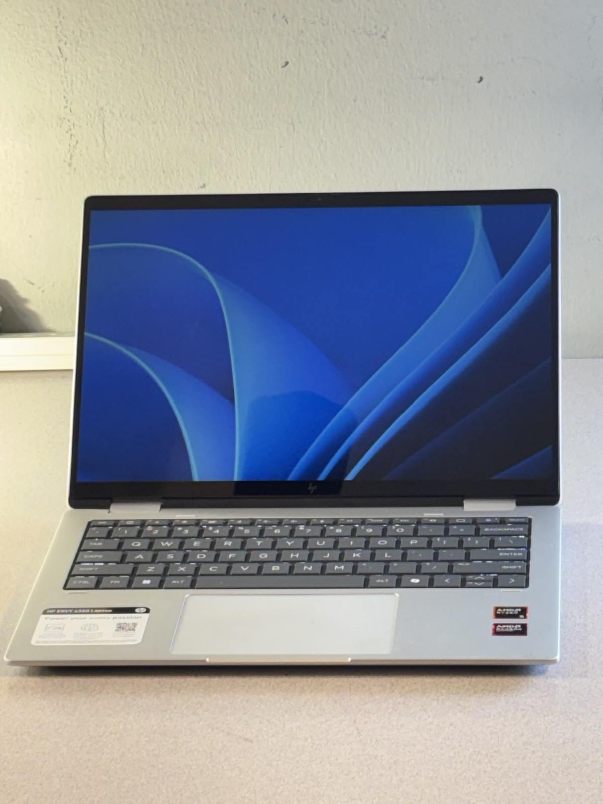 HP Envy X360 2-in-1 14| Ryzen 5 8650HS Radeon 760M Gr 16GB RAM 512GB SSD Touchs