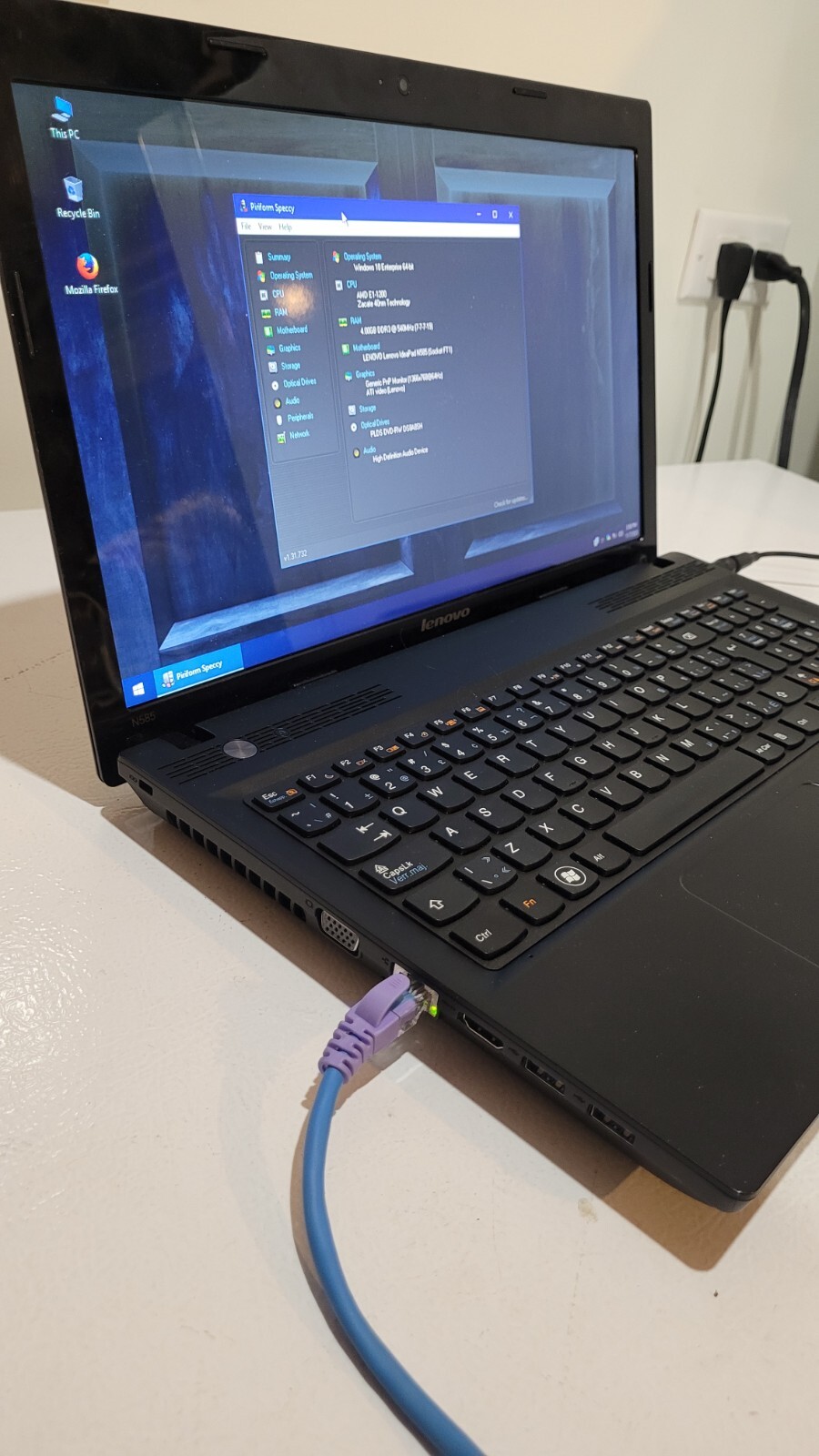 Lenovo IdeaPad N585 AMD E1-1200 APU | No Hdd | 4GB RAM