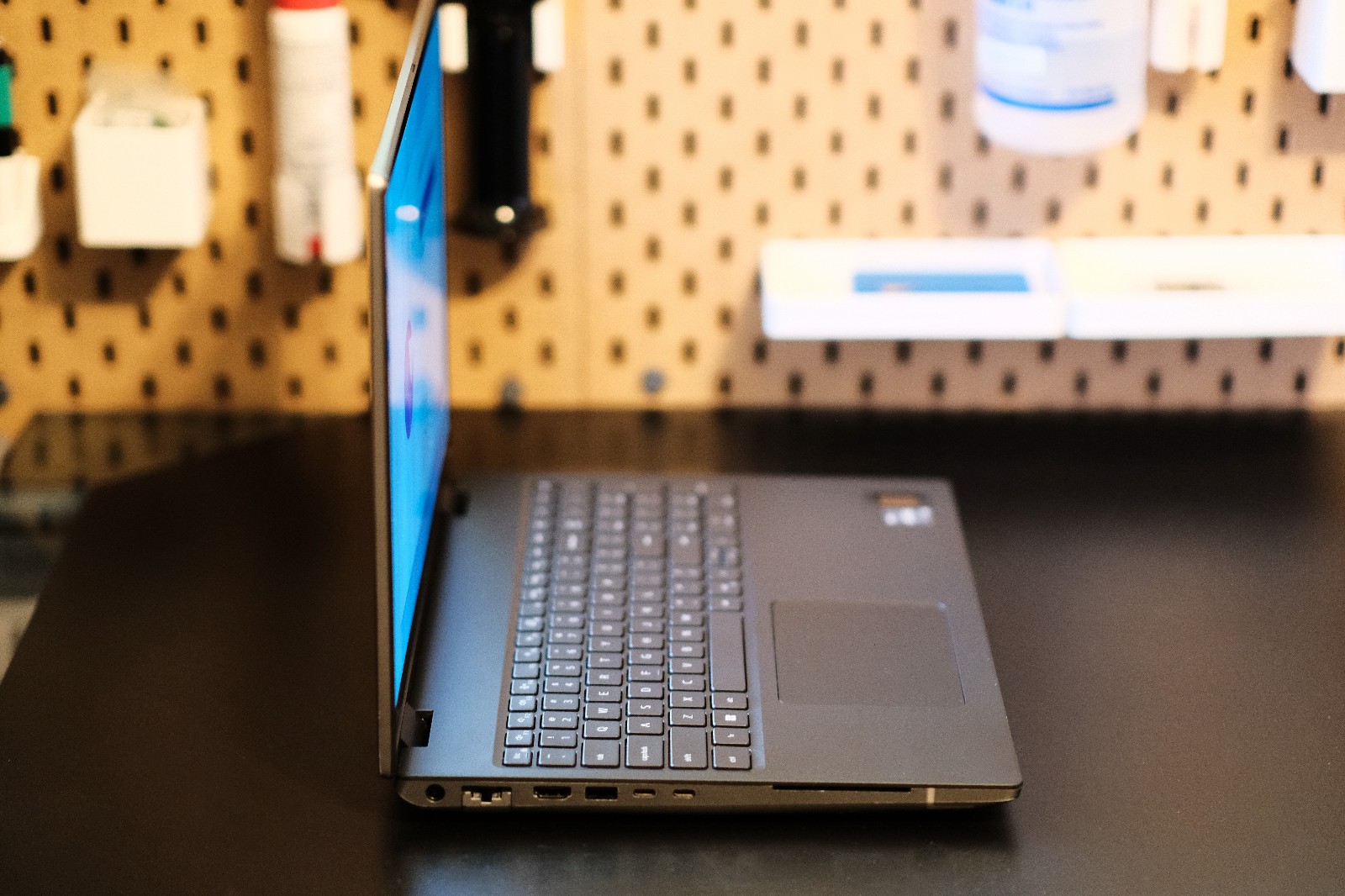 Dell Precision 7670 16″, i9-12950HX, 32GB DDR5, 1TB SSD, RTX 3080 Ti, 4K OLED